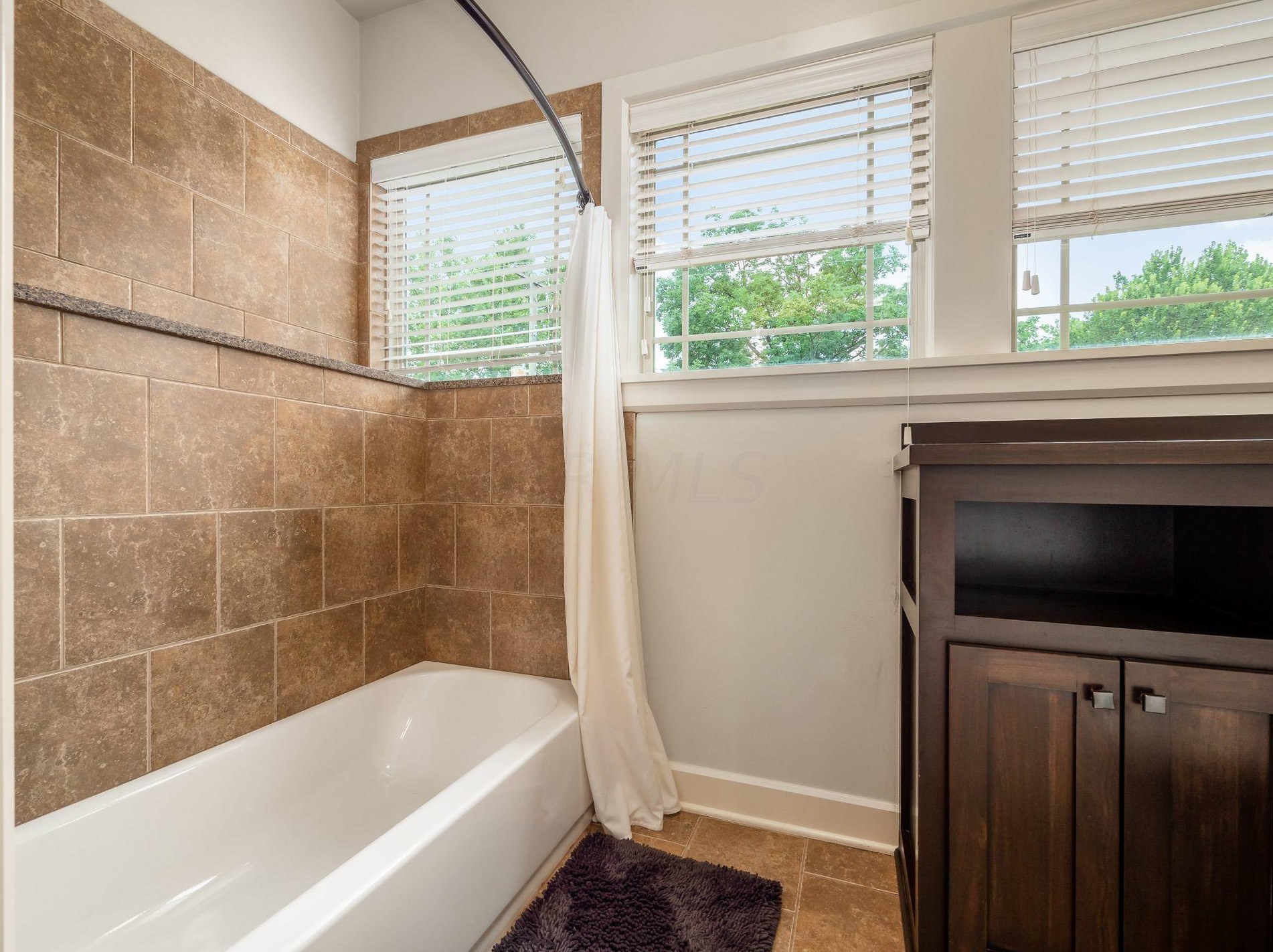 2380 Lane Rd, Columbus OH 43220-3847 exterior