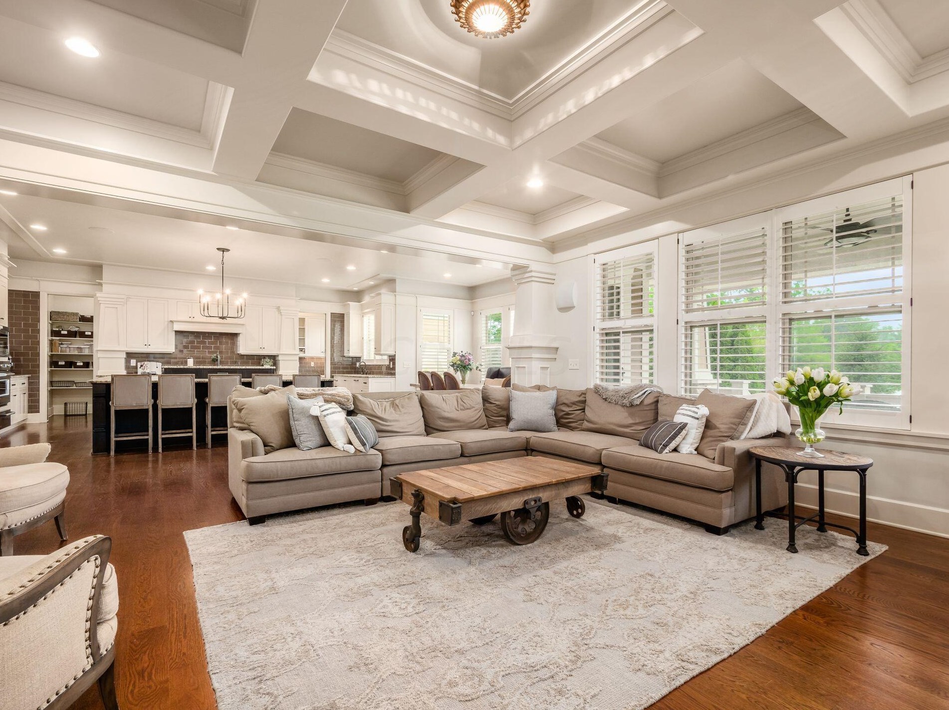 2380 Lane Rd, Columbus OH 43220-3847 exterior