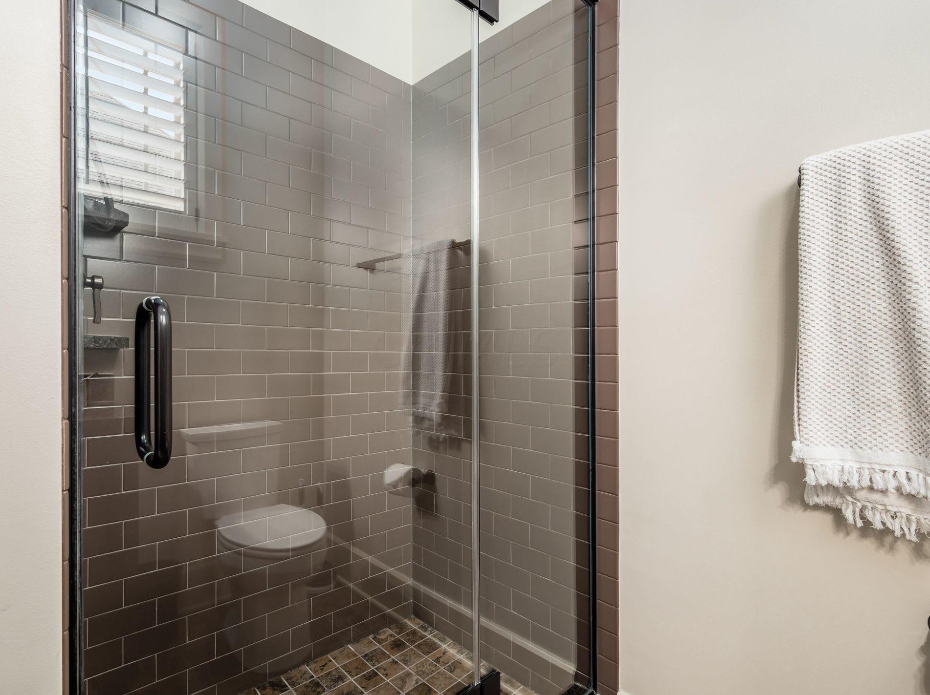 2380 Lane Rd, Columbus OH 43220-3847 exterior