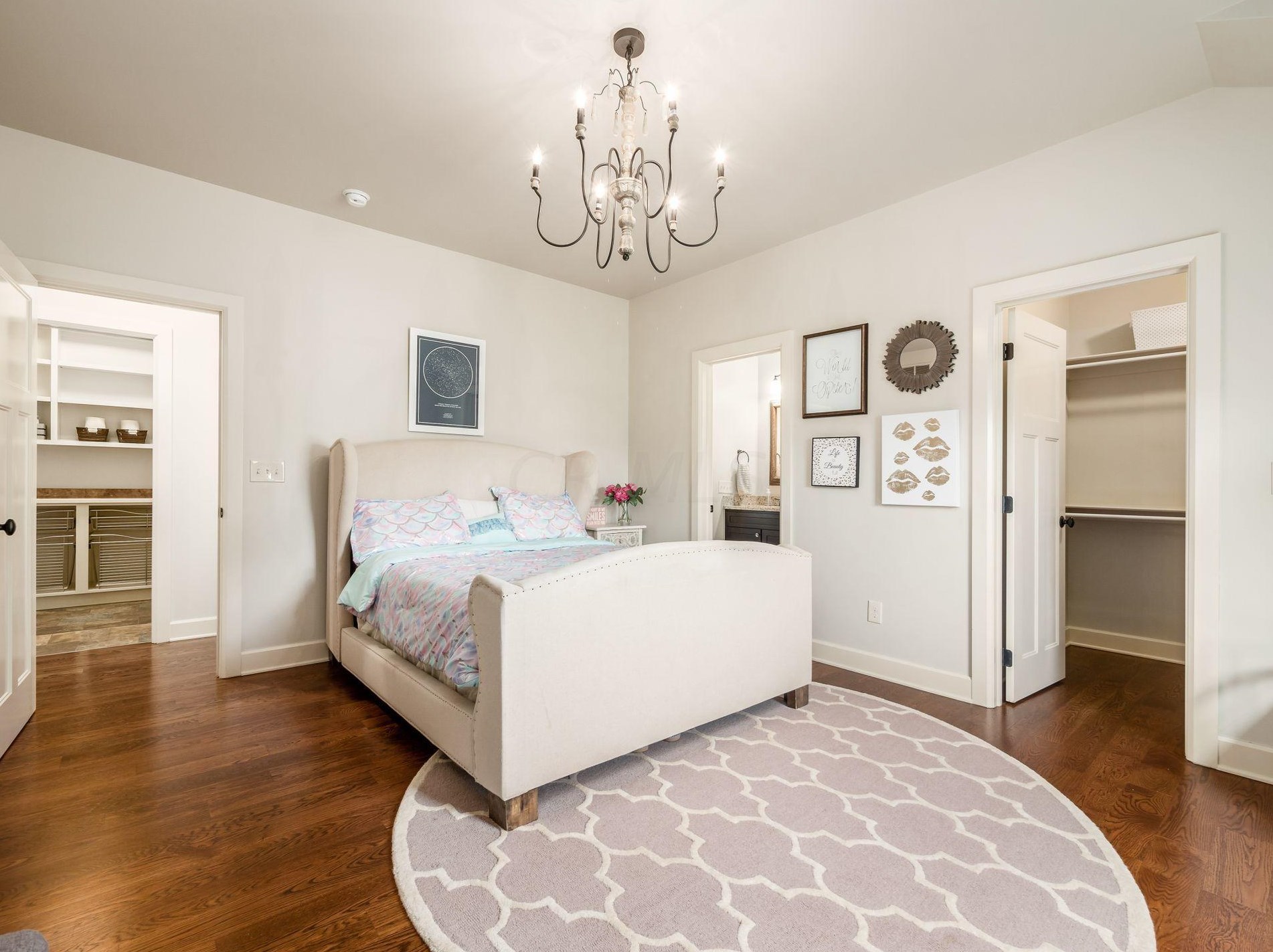 2380 Lane Rd, Columbus OH 43220-3847 exterior