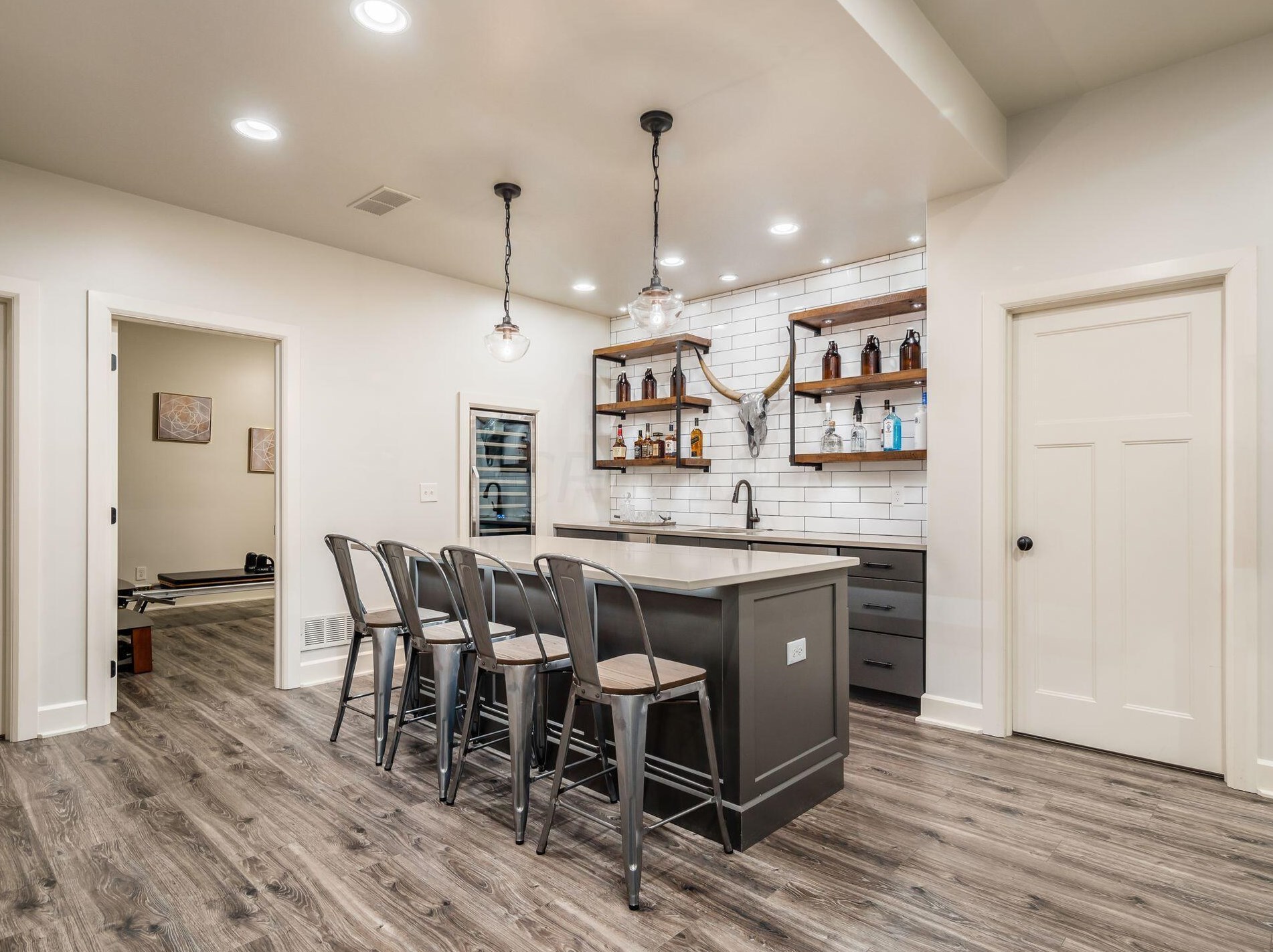 2380 Lane Rd, Columbus OH 43220-3847 exterior