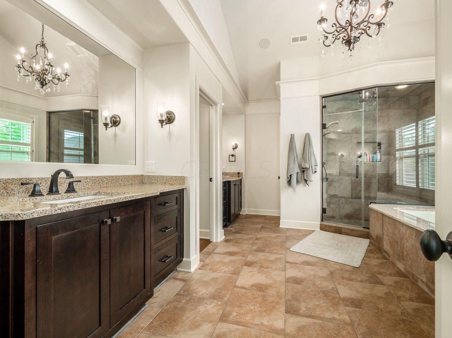 2380 Lane Rd, Columbus OH 43220-3847 exterior