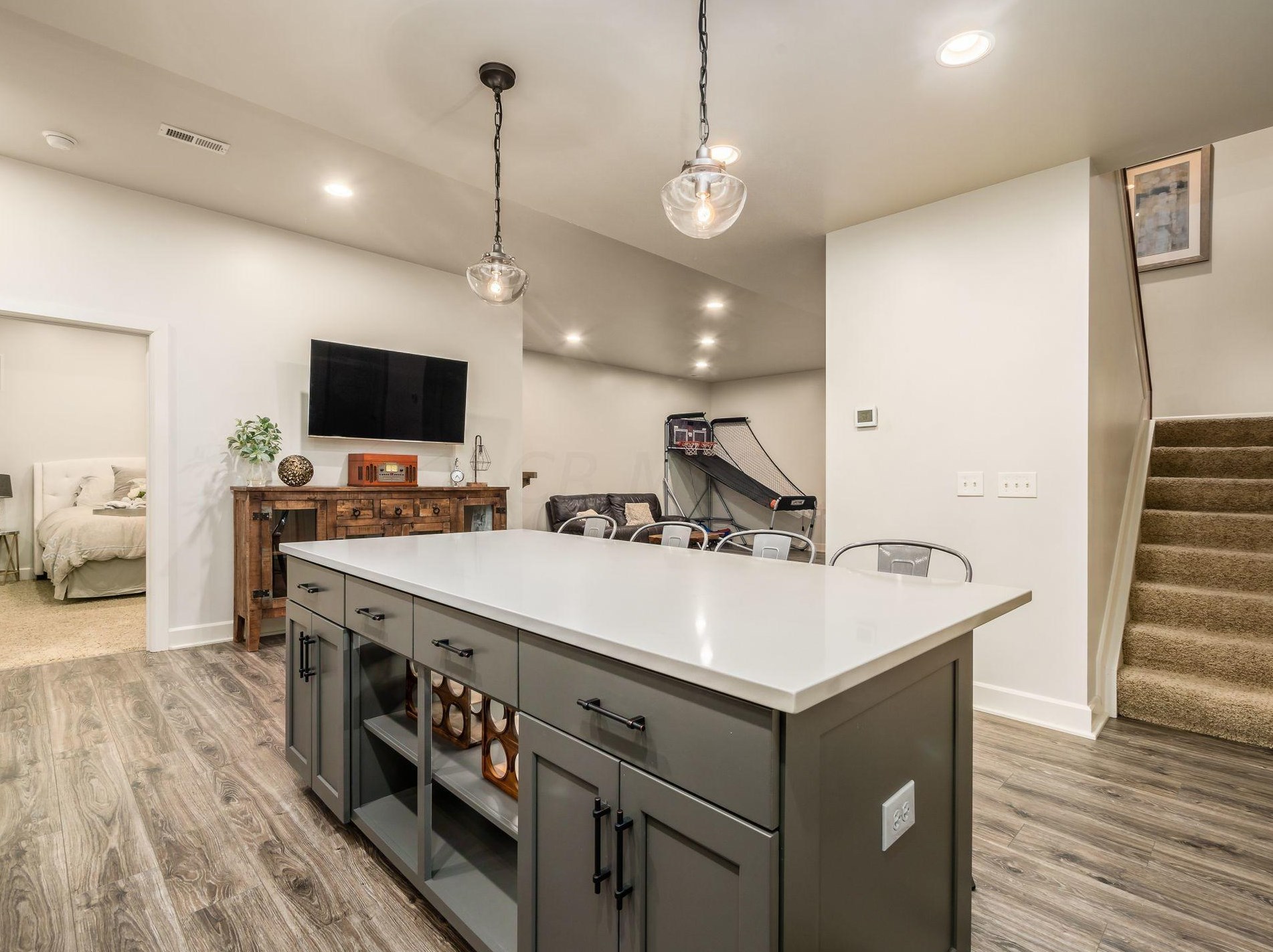 2380 Lane Rd, Columbus OH 43220-3847 exterior