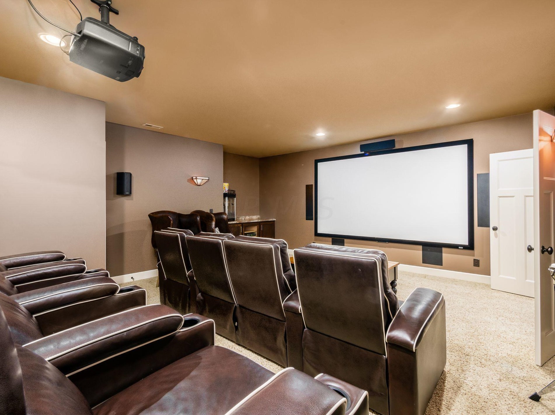 2380 Lane Rd, Columbus OH 43220-3847 exterior