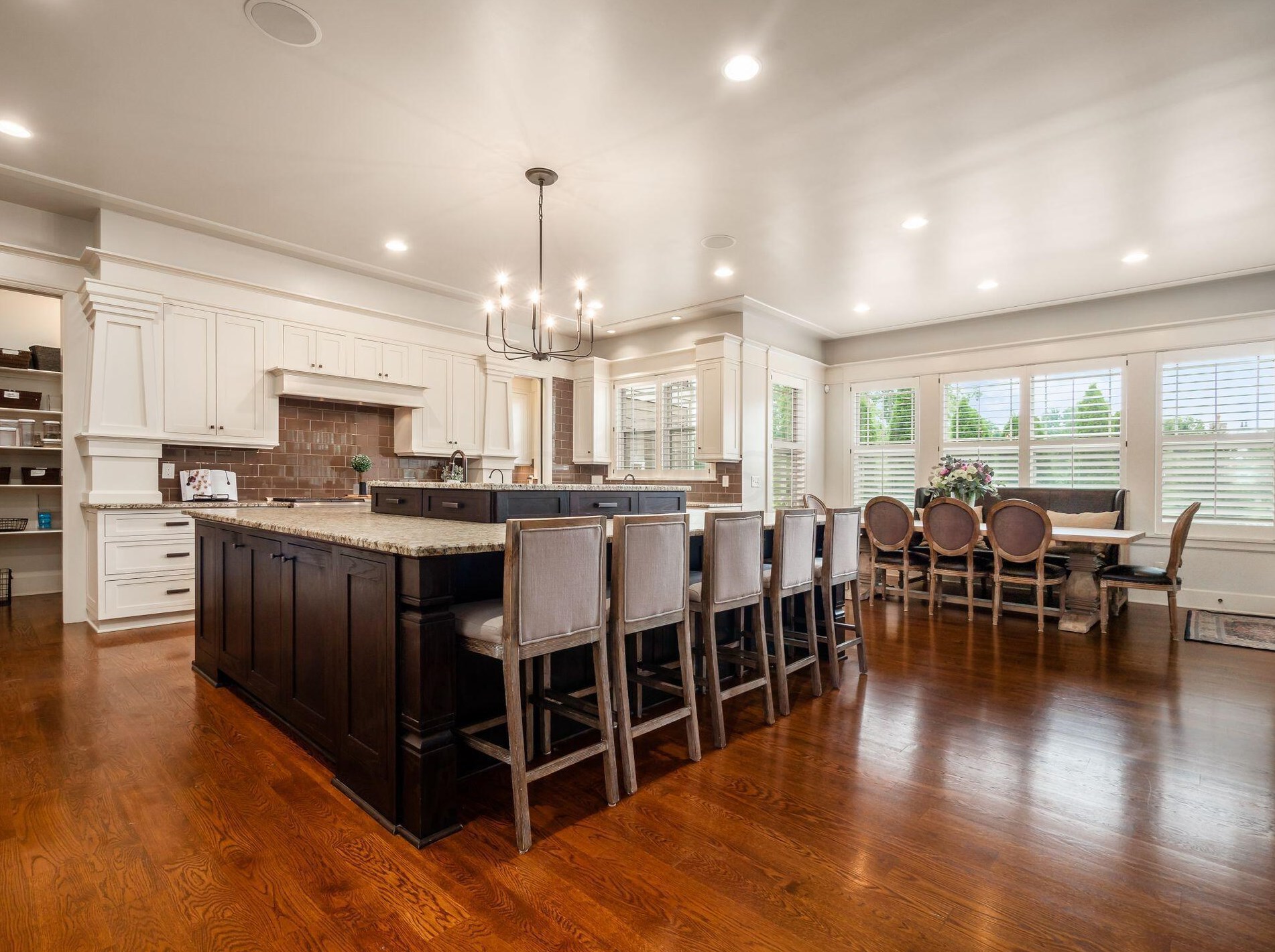 2380 Lane Rd, Columbus OH 43220-3847 exterior