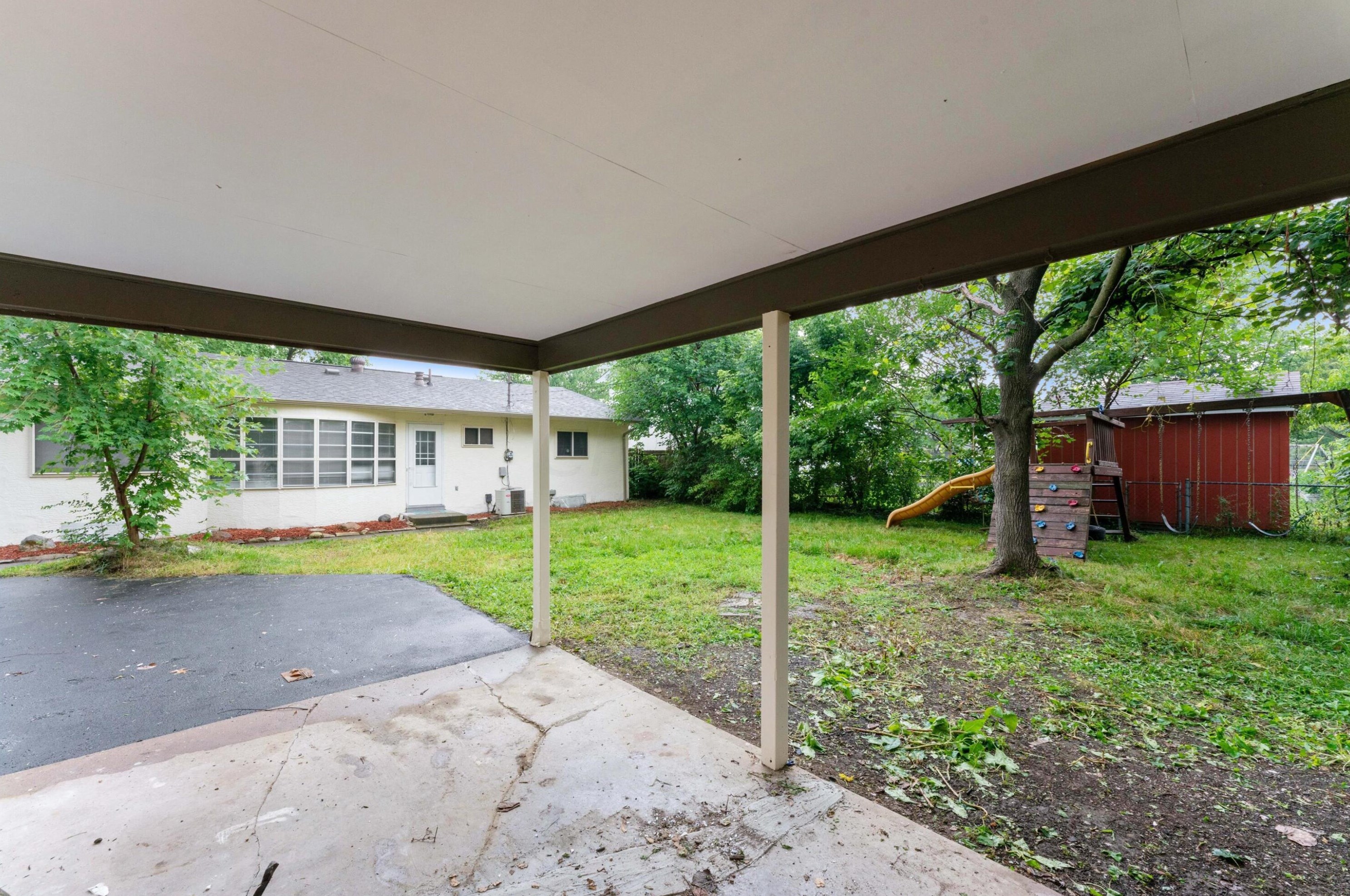 1314 Ironwood Dr, Columbus OH  43229-4307 exterior