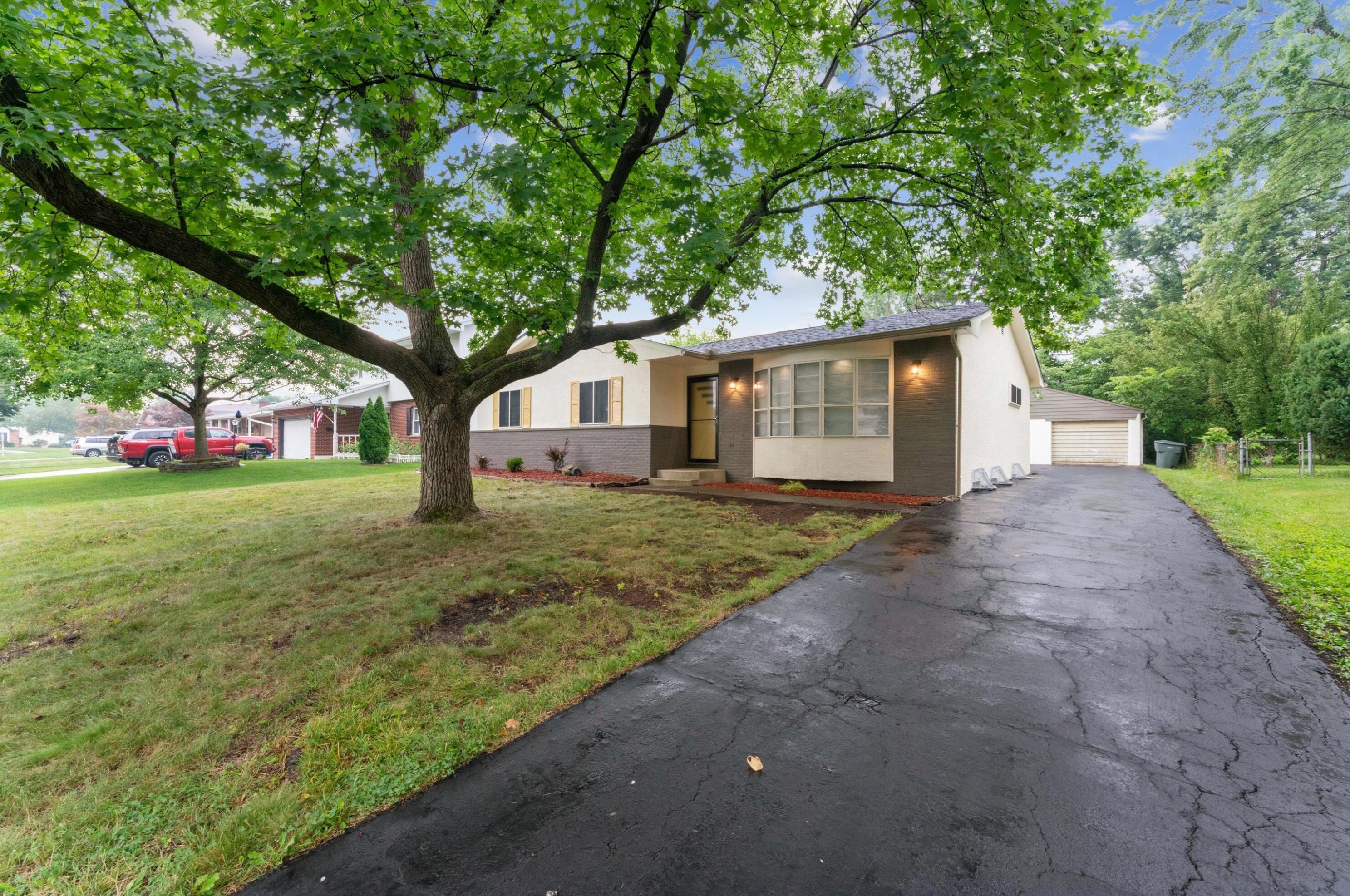 1314 Ironwood Dr, Columbus OH  43229-4307 exterior