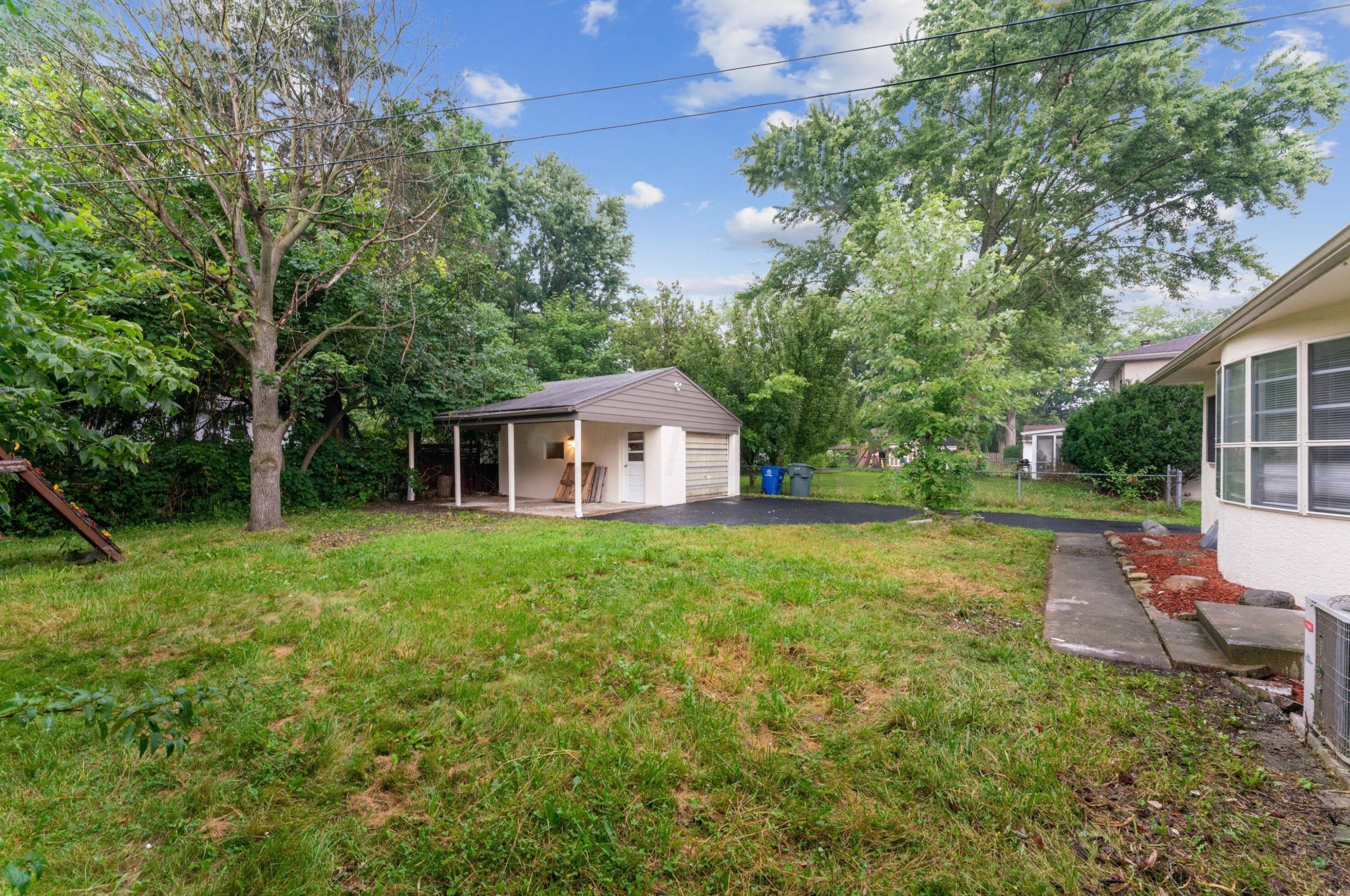 1314 Ironwood Dr, Columbus OH  43229-4307 exterior