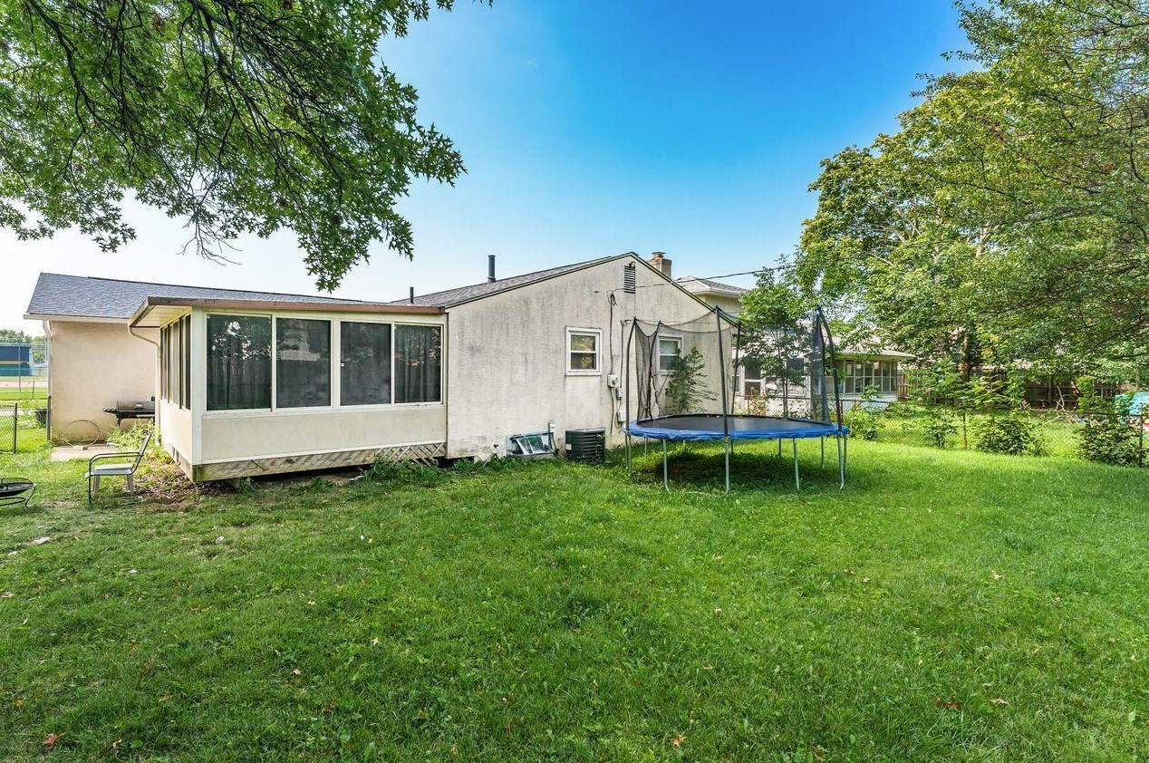 2022 Northcliff Dr, Columbus OH  43229-5343 exterior