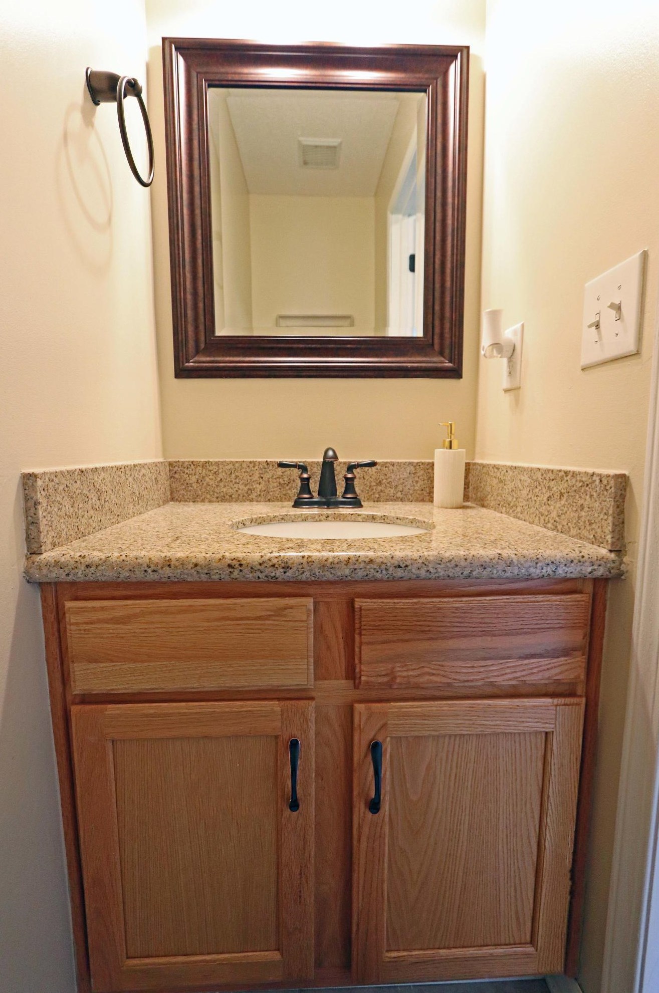 5192 Copper Creek Dr, Dublin OH  43016-9718 exterior