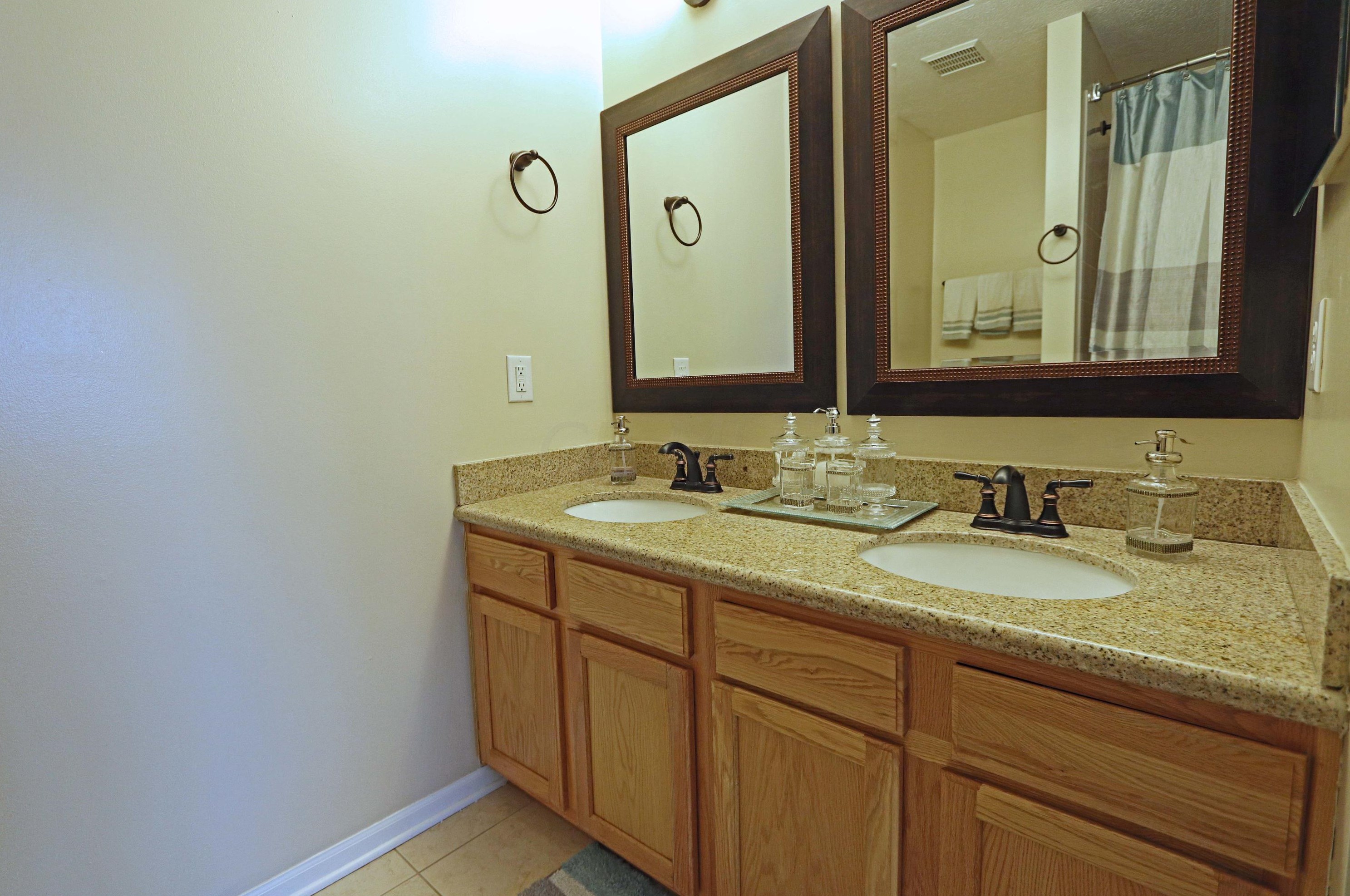 5192 Copper Creek Dr, Dublin OH  43016-9718 exterior