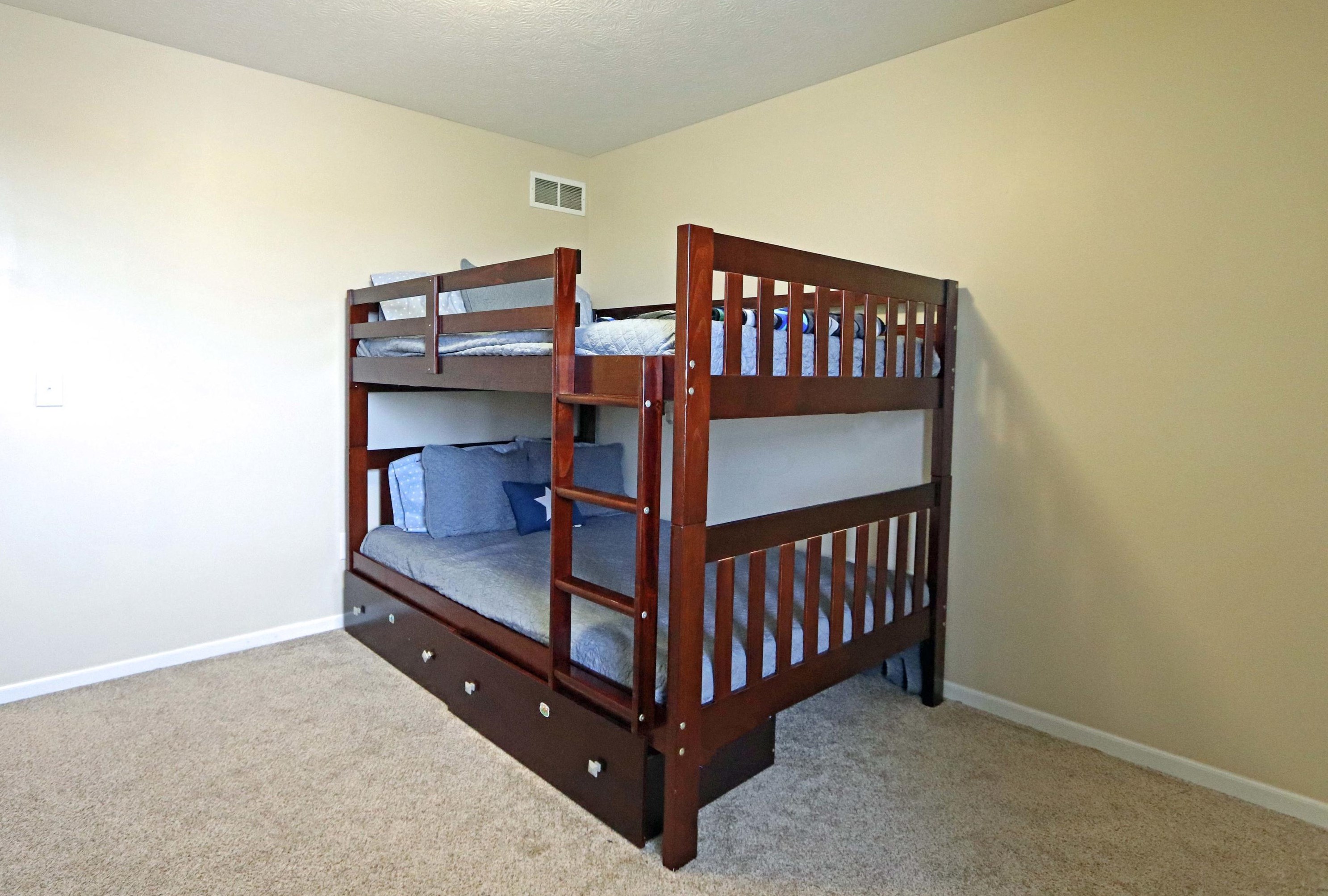 5192 Copper Creek Dr, Dublin OH  43016-9718 exterior