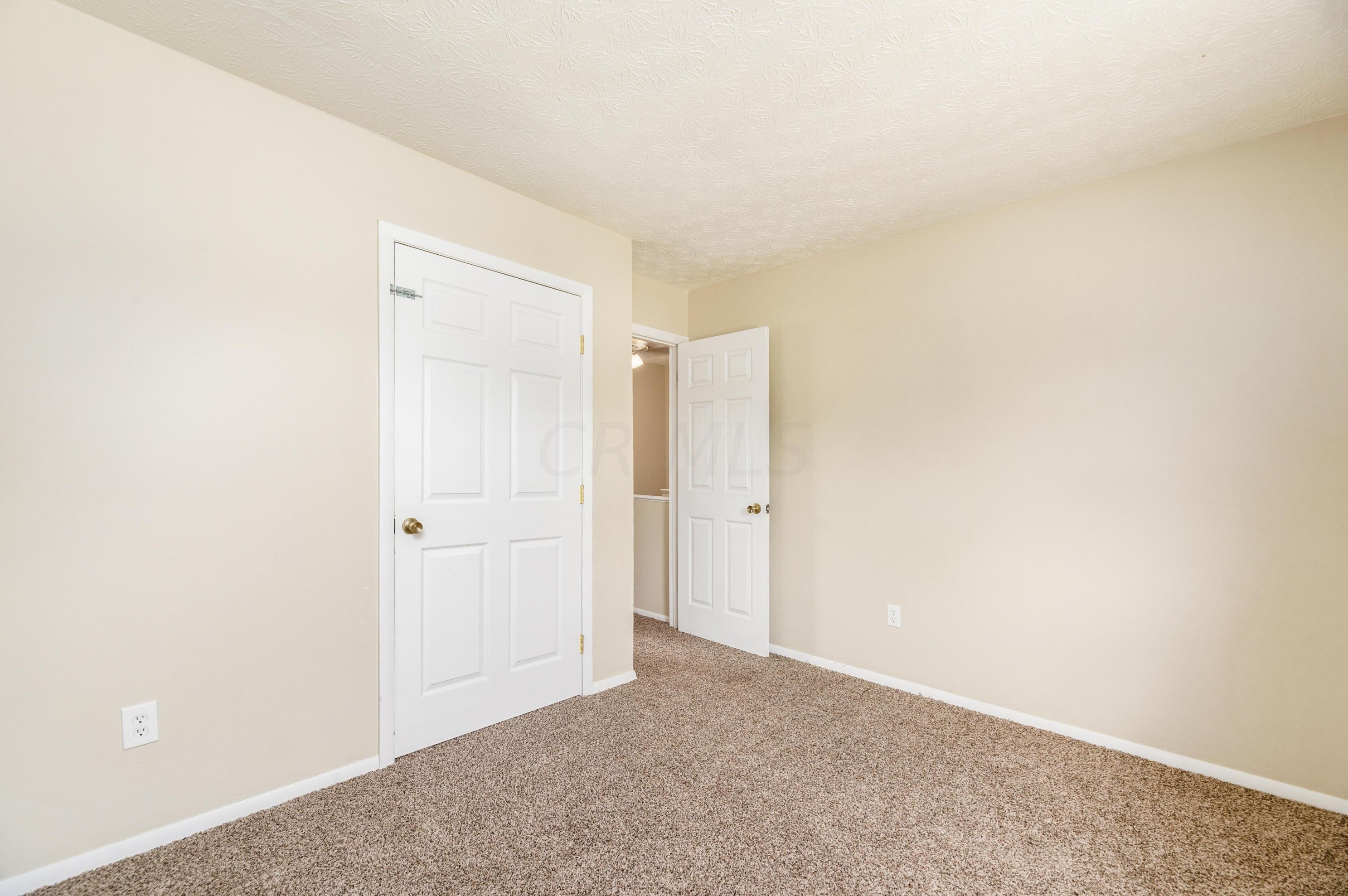 3479 Arnsby Rd, Columbus OH 43232-5909 exterior