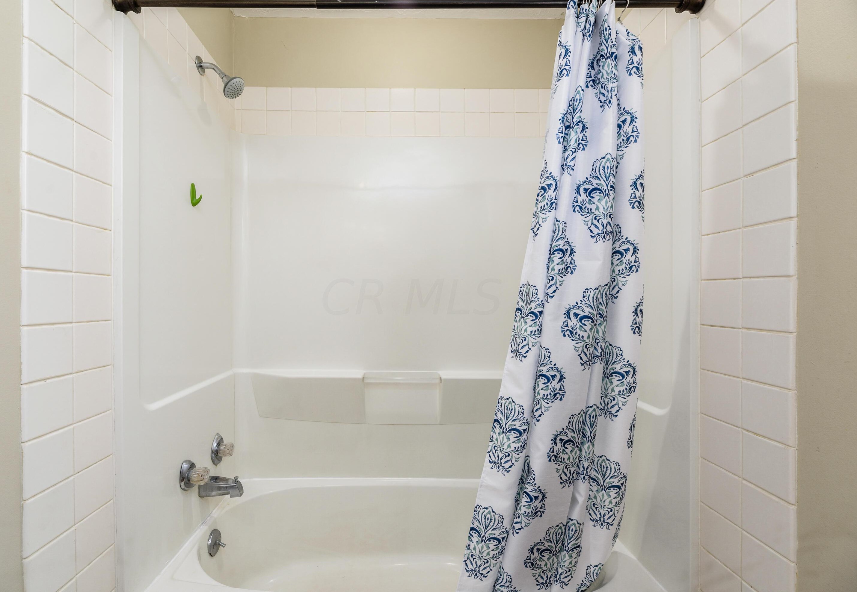 3479 Arnsby Rd, Columbus OH 43232-5909 exterior