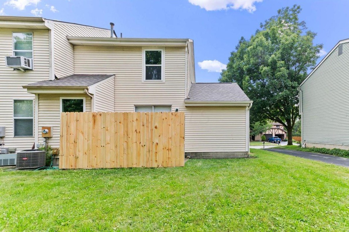 2924 Essington Dr, Dublin OH  43017-1763 exterior