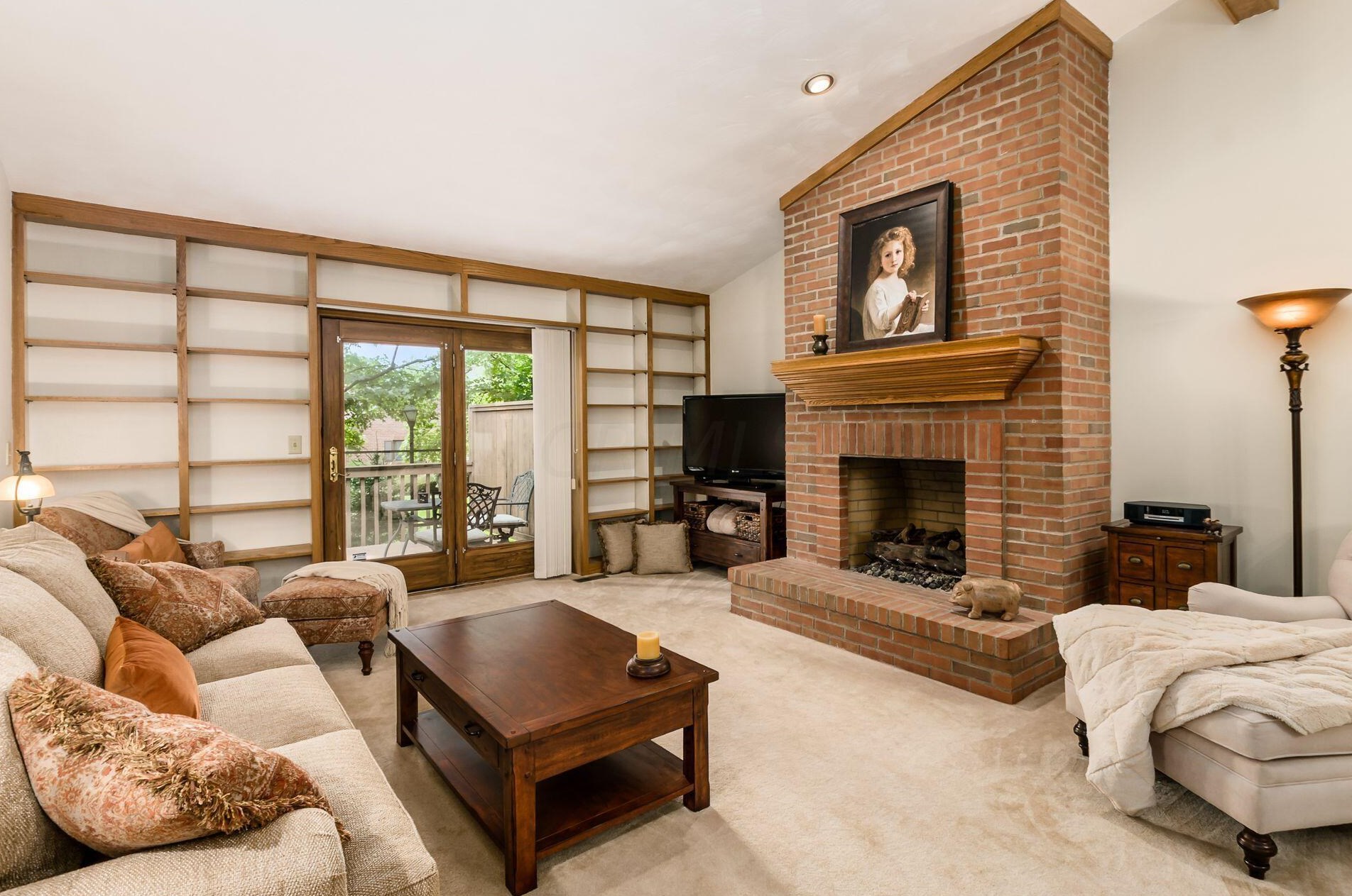 5753 Kingstree Dr, Dublin OH  43017-2226 exterior