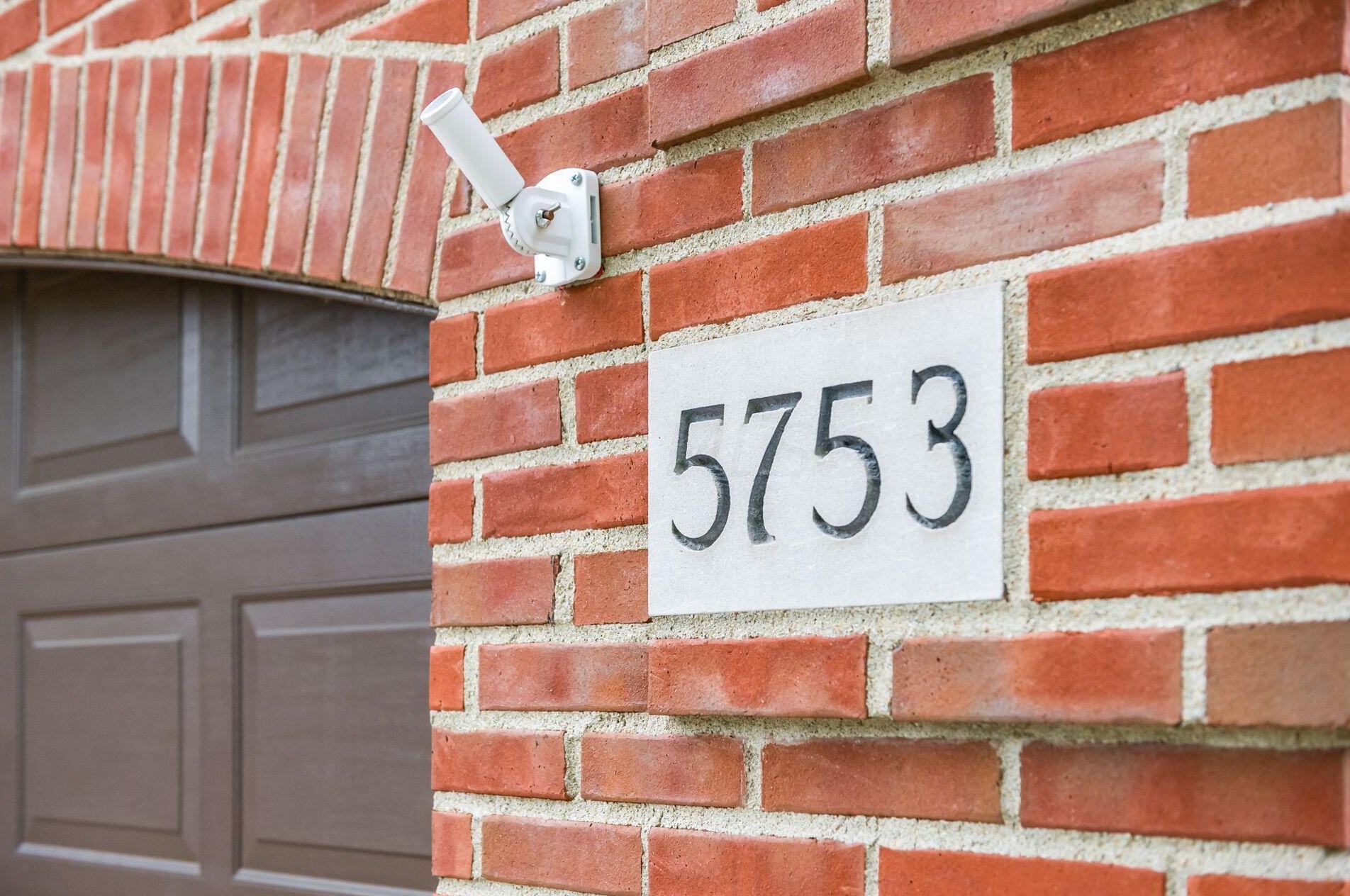 5753 Kingstree Dr, Dublin OH  43017-2226 exterior