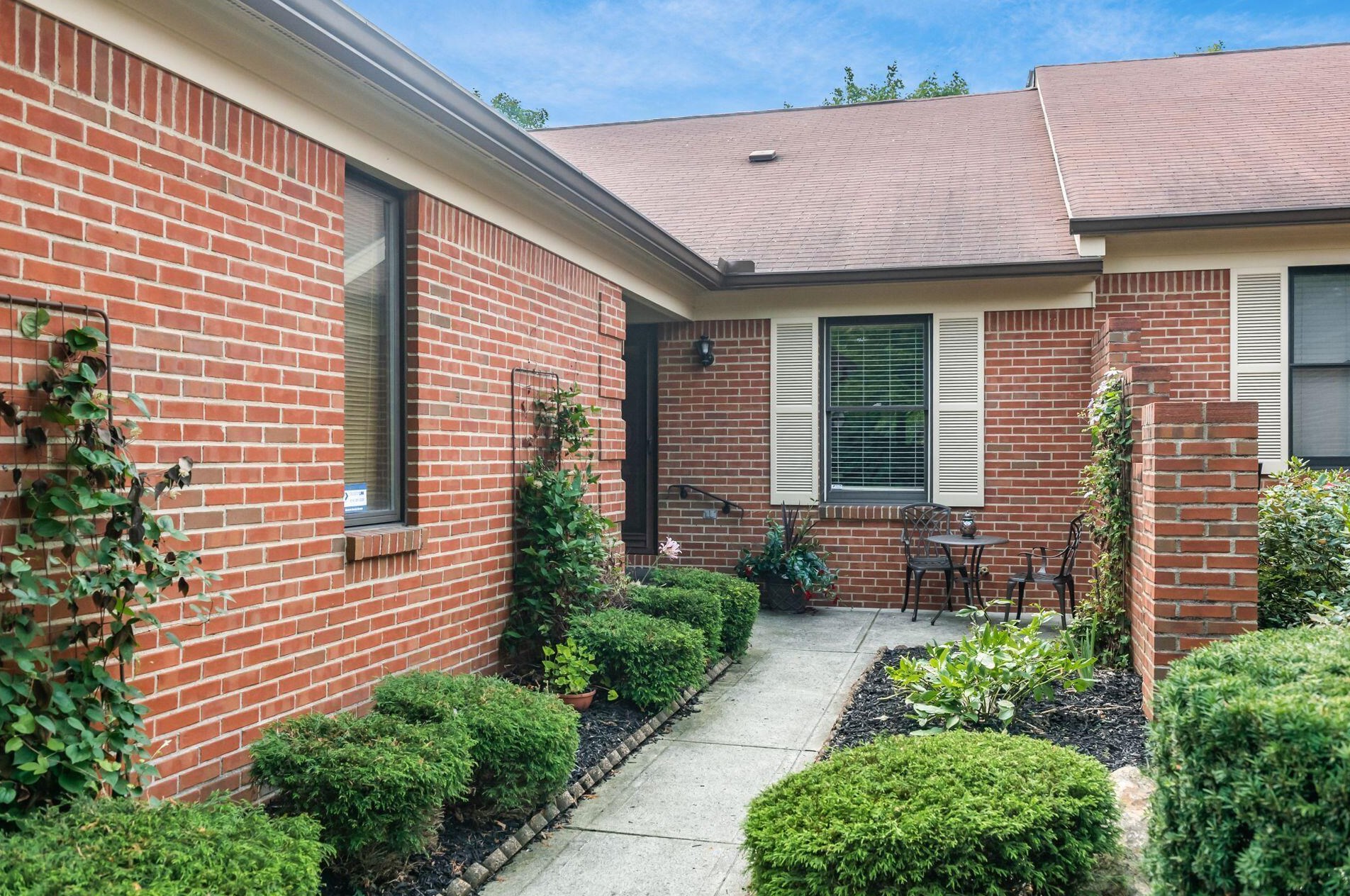 5753 Kingstree Dr, Dublin OH  43017-2226 exterior