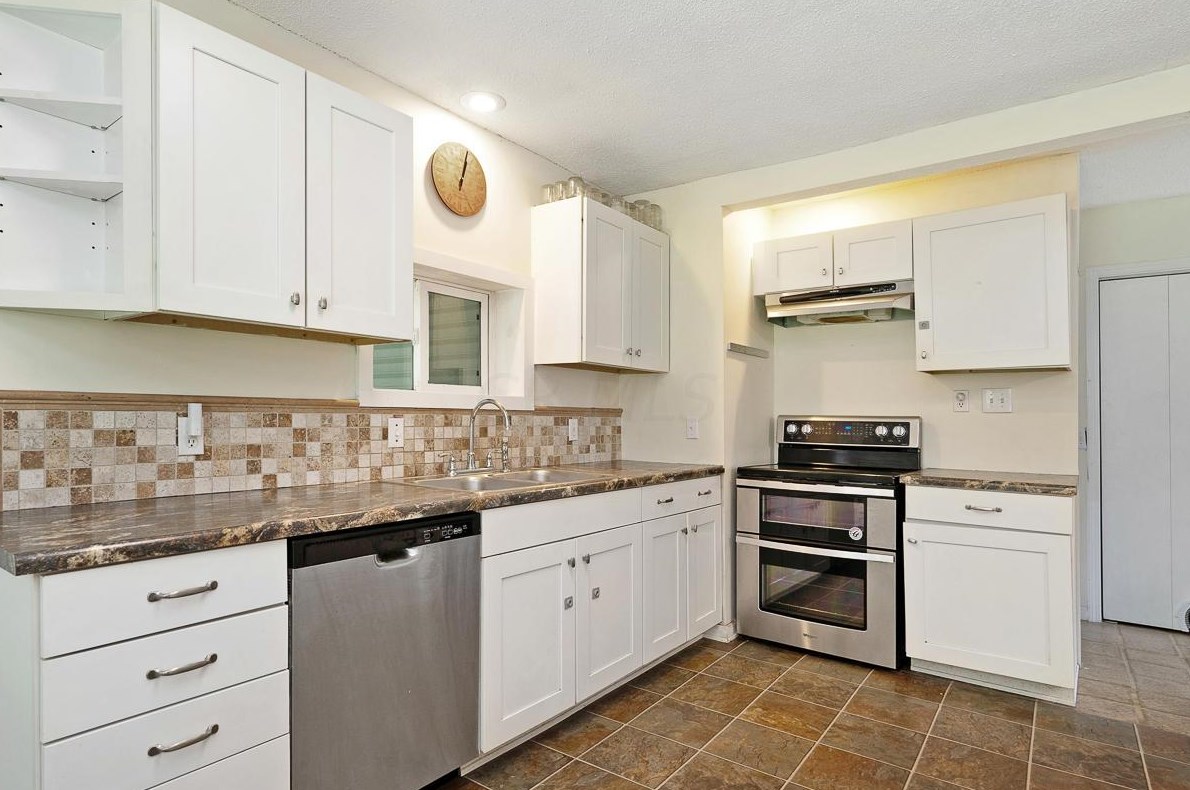 890 Strimple Ave, Columbus OH  43229-5038 exterior