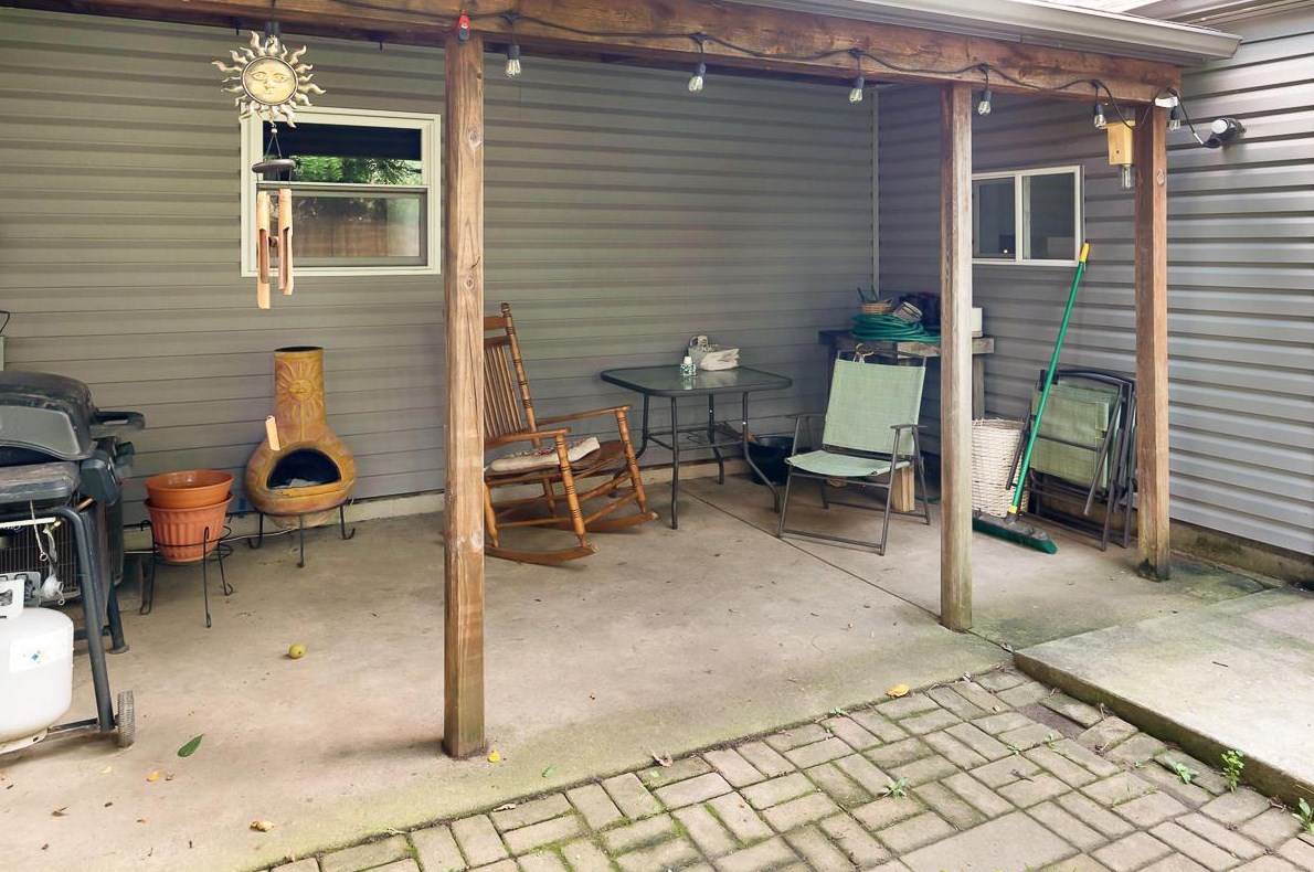 890 Strimple Ave, Columbus OH  43229-5038 exterior