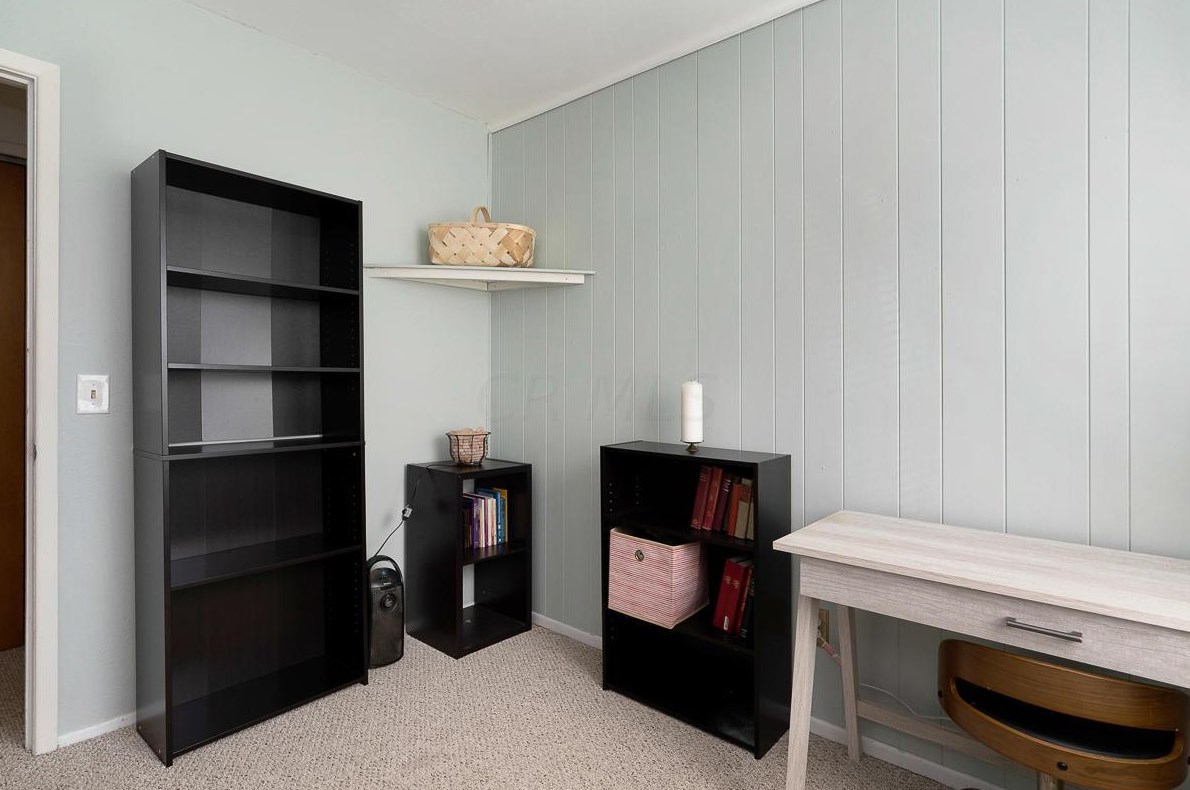 890 Strimple Ave, Columbus OH  43229-5038 exterior