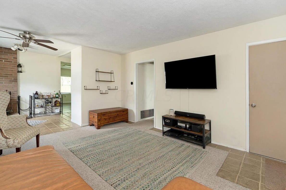 890 Strimple Ave, Columbus OH  43229-5038 exterior