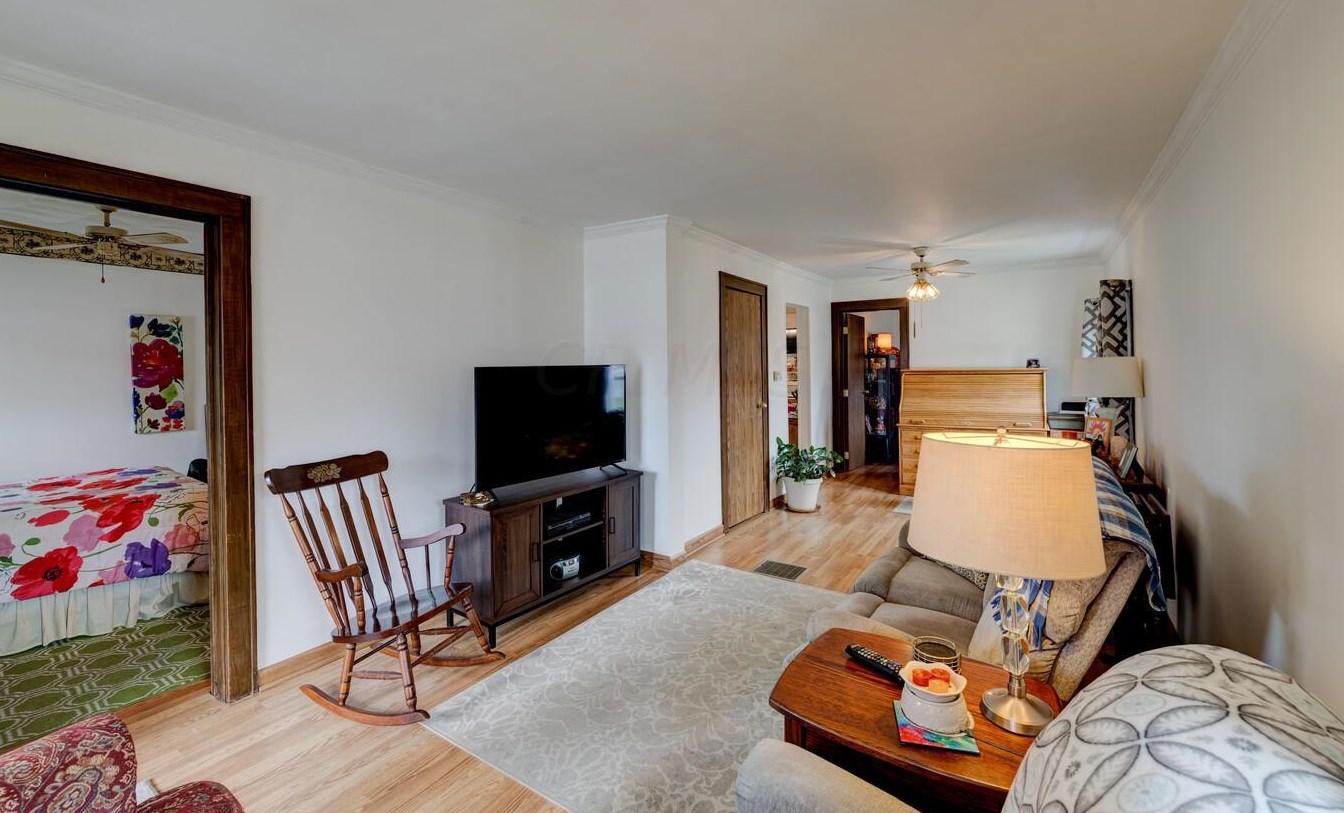 2085 Lamont Ave, Columbus OH 43224-2951 exterior