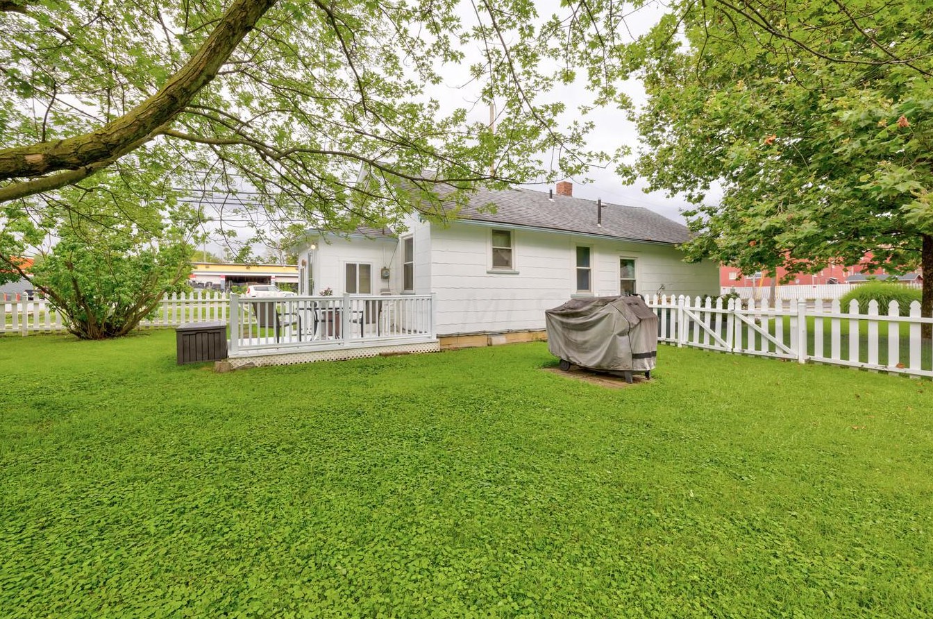 2085 Lamont Ave, Columbus OH 43224-2951 exterior