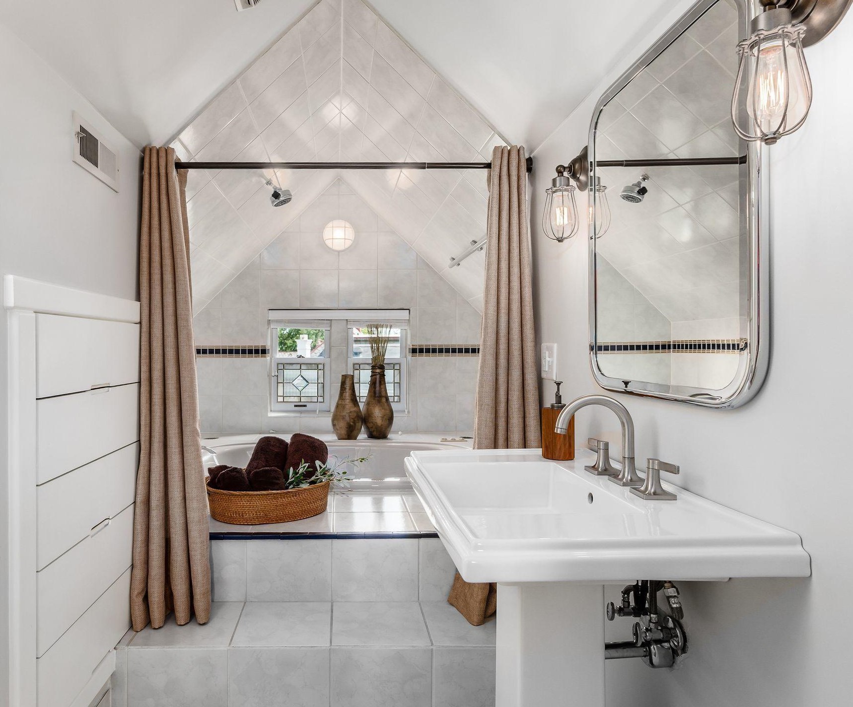 702 6 St, Columbus OH 43206-2126 exterior