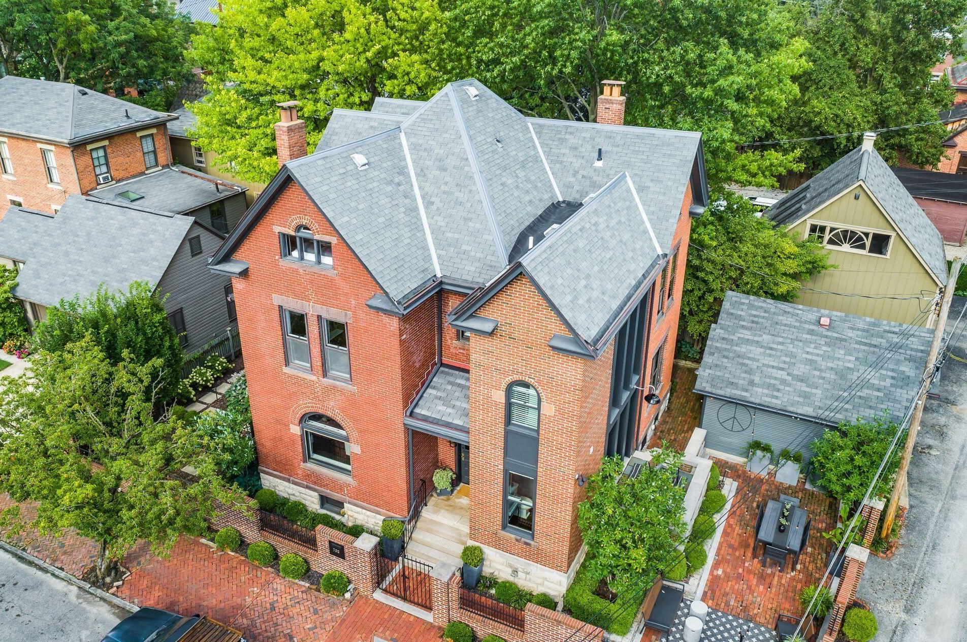 702 6 St, Columbus OH 43206-2126 exterior