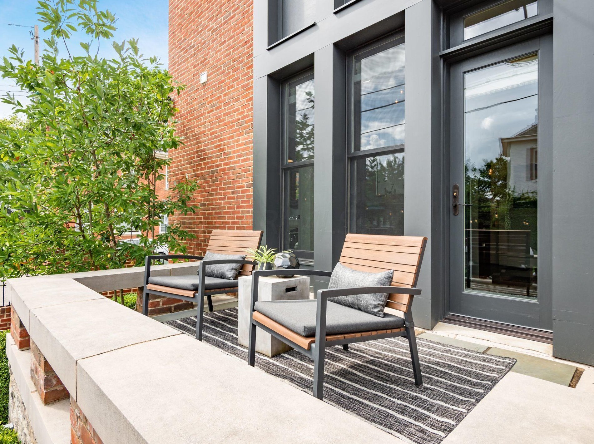 702 6 St, Columbus OH 43206-2126 exterior