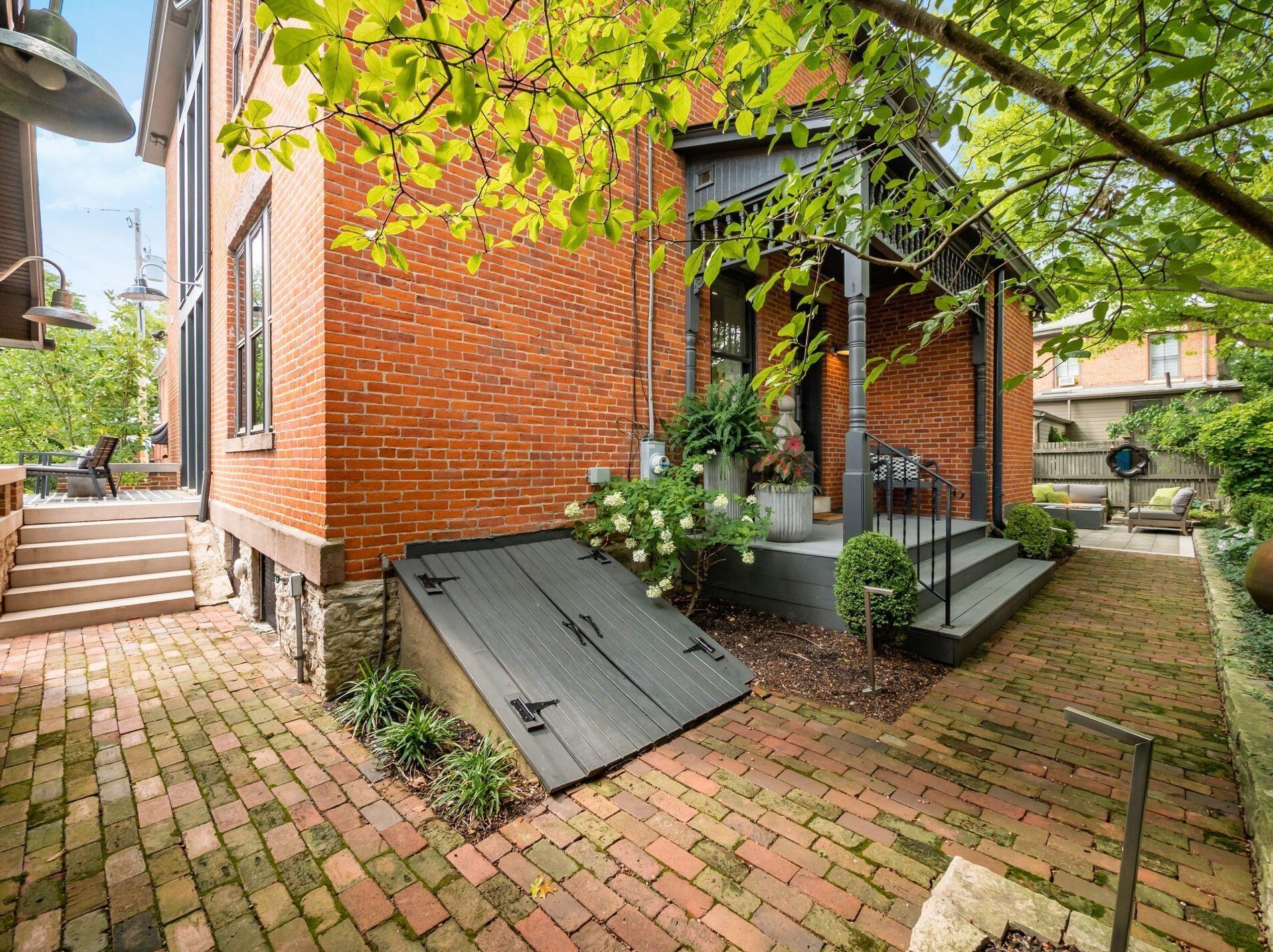 702 6 St, Columbus OH 43206-2126 exterior