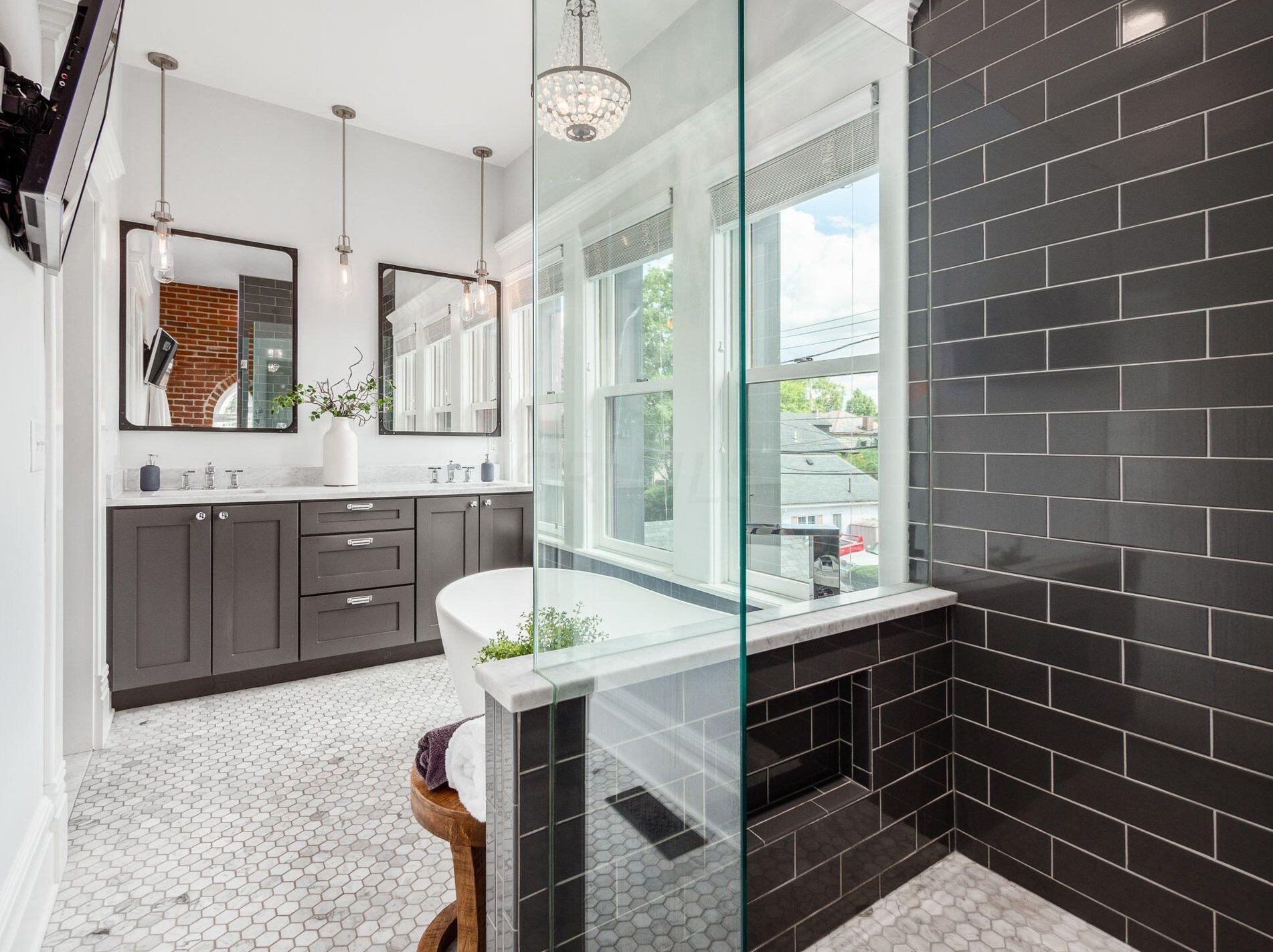 702 6 St, Columbus OH 43206-2126 exterior