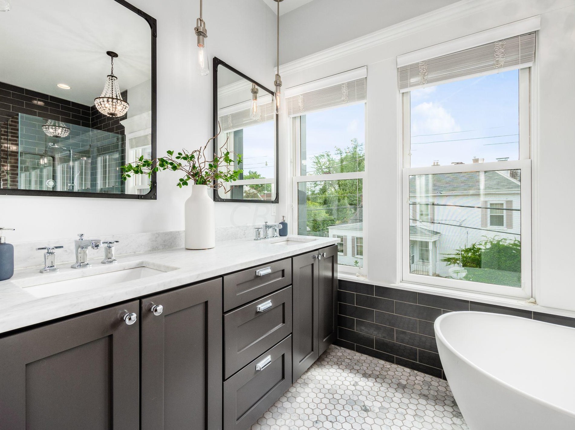 702 6 St, Columbus OH 43206-2126 exterior