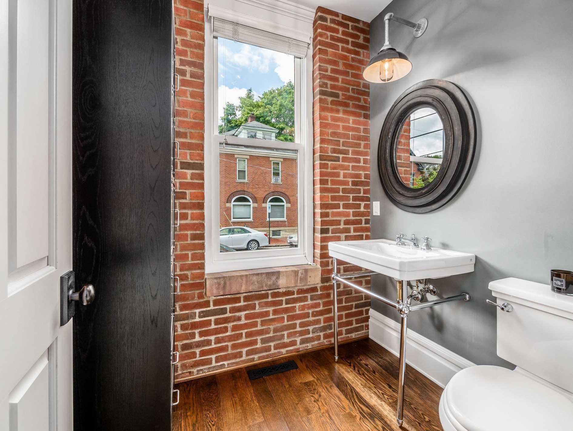 702 6 St, Columbus OH 43206-2126 exterior