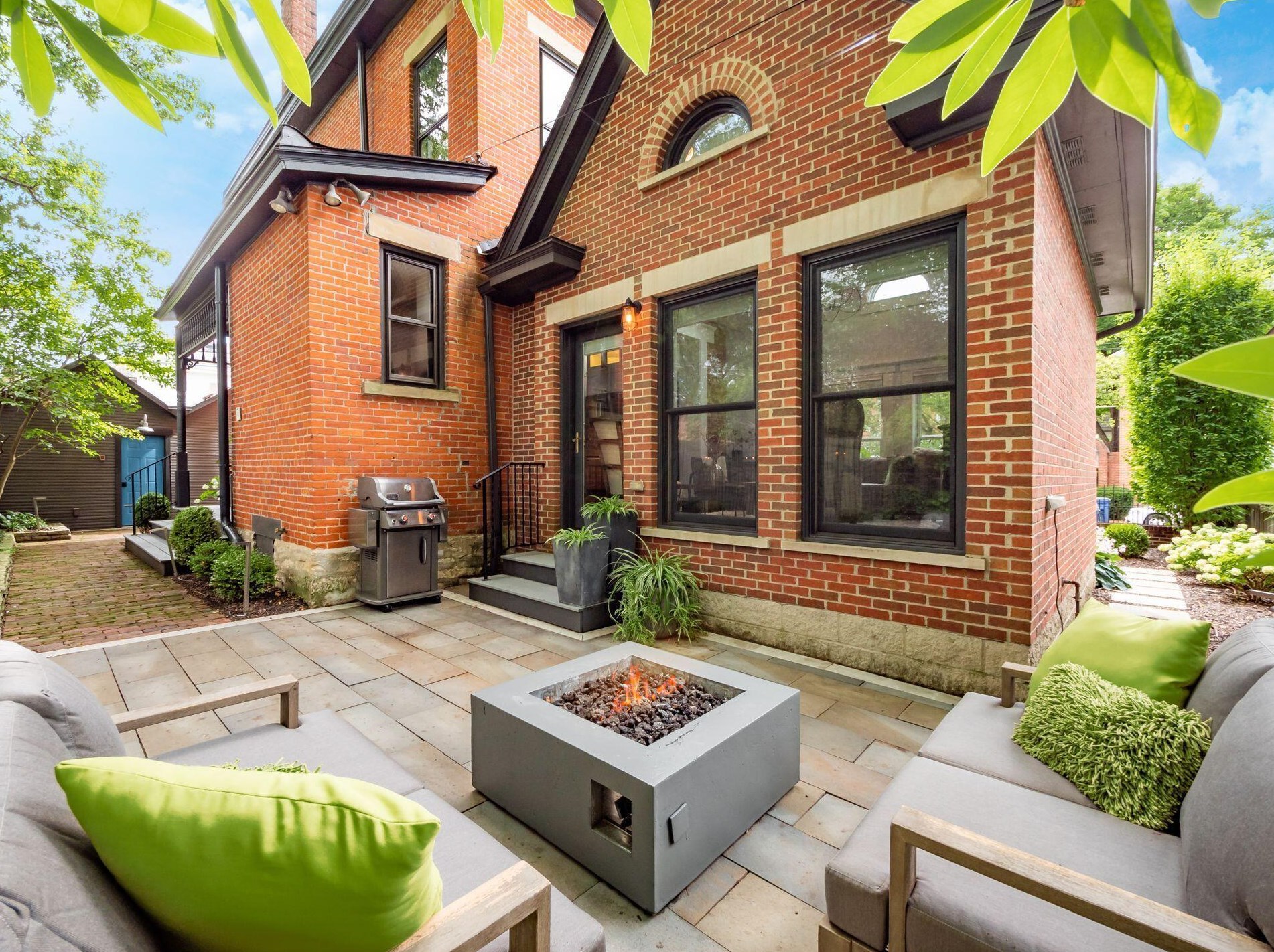 702 6 St, Columbus OH 43206-2126 exterior