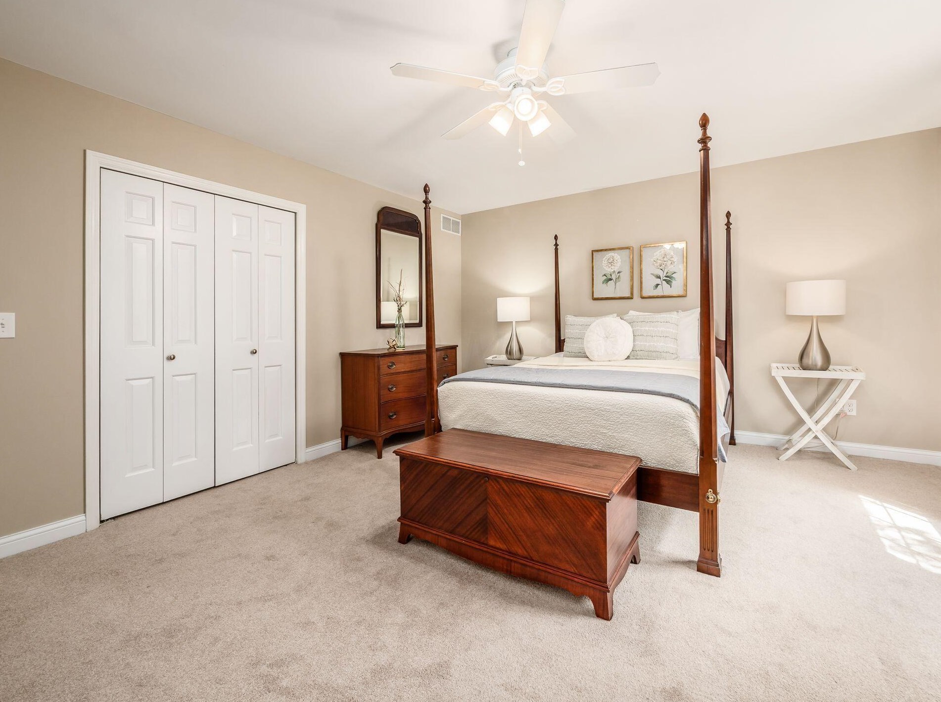 1211 Kenbrook Hills Dr, Columbus OH 43220-4968 exterior