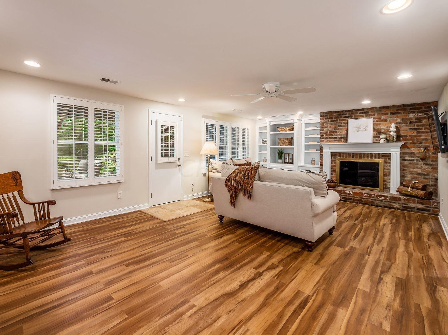 1211 Kenbrook Hills Dr, Columbus OH 43220-4968 exterior