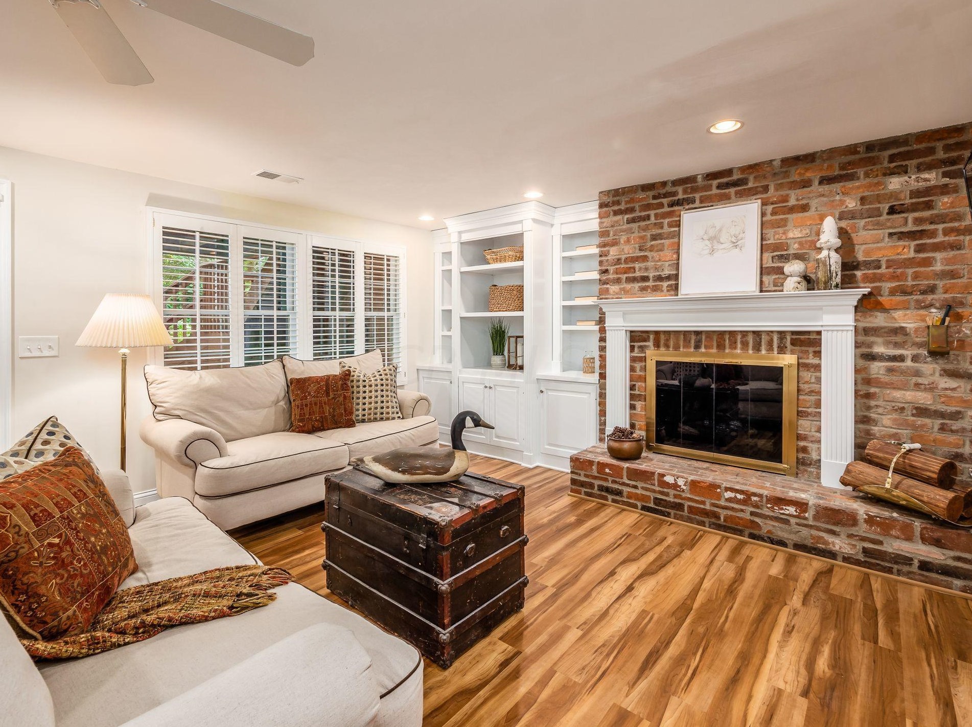 1211 Kenbrook Hills Dr, Columbus OH 43220-4968 exterior