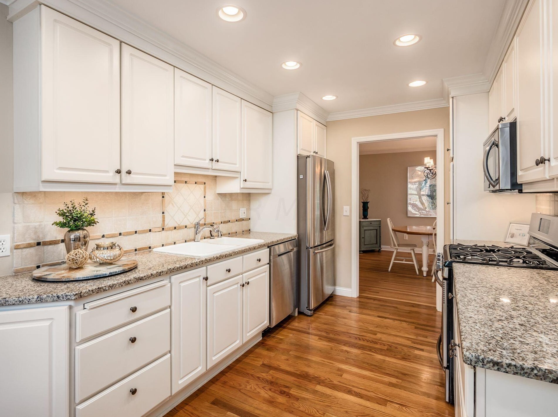 1211 Kenbrook Hills Dr, Columbus OH 43220-4968 exterior