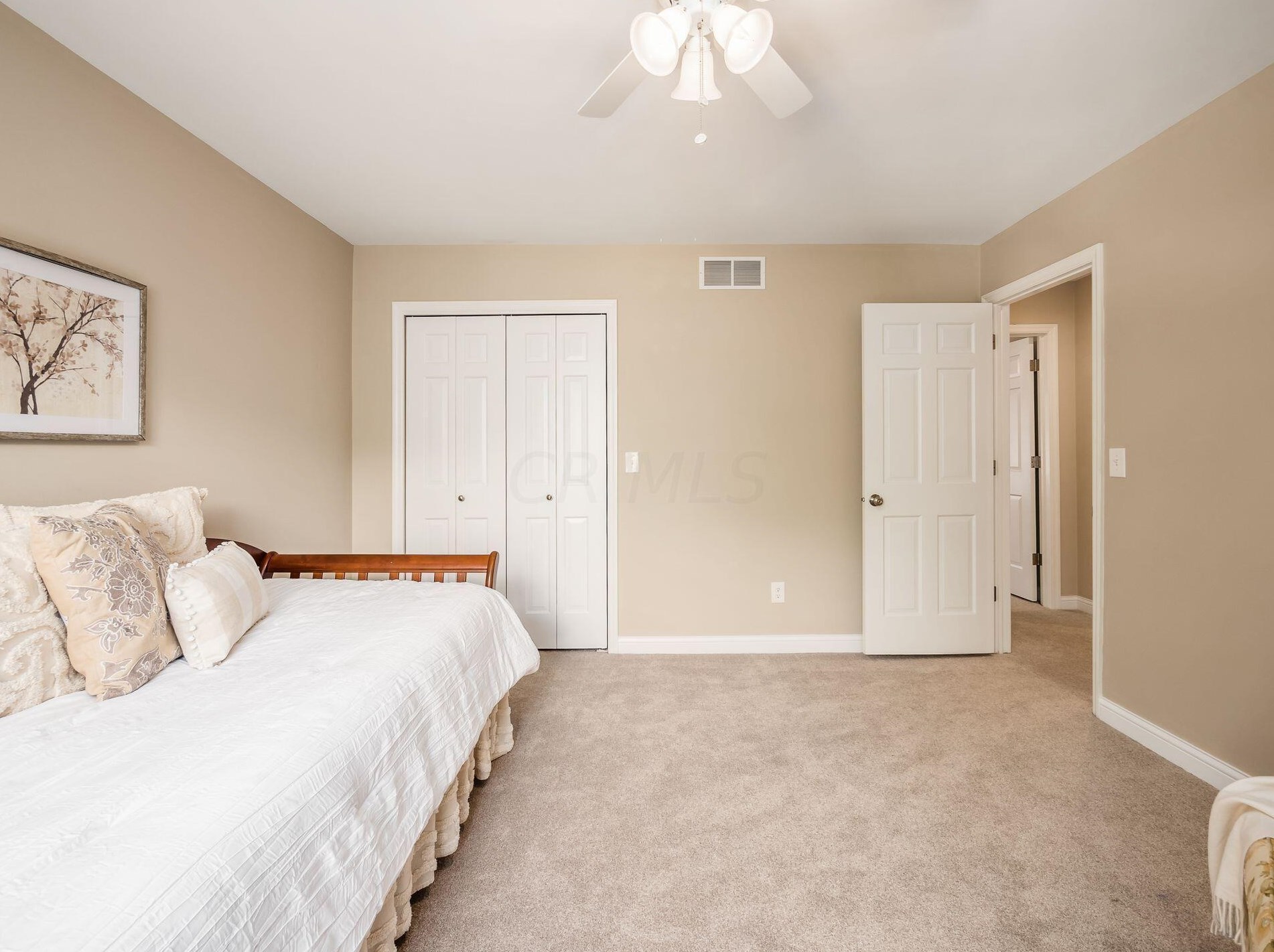 1211 Kenbrook Hills Dr, Columbus OH 43220-4968 exterior