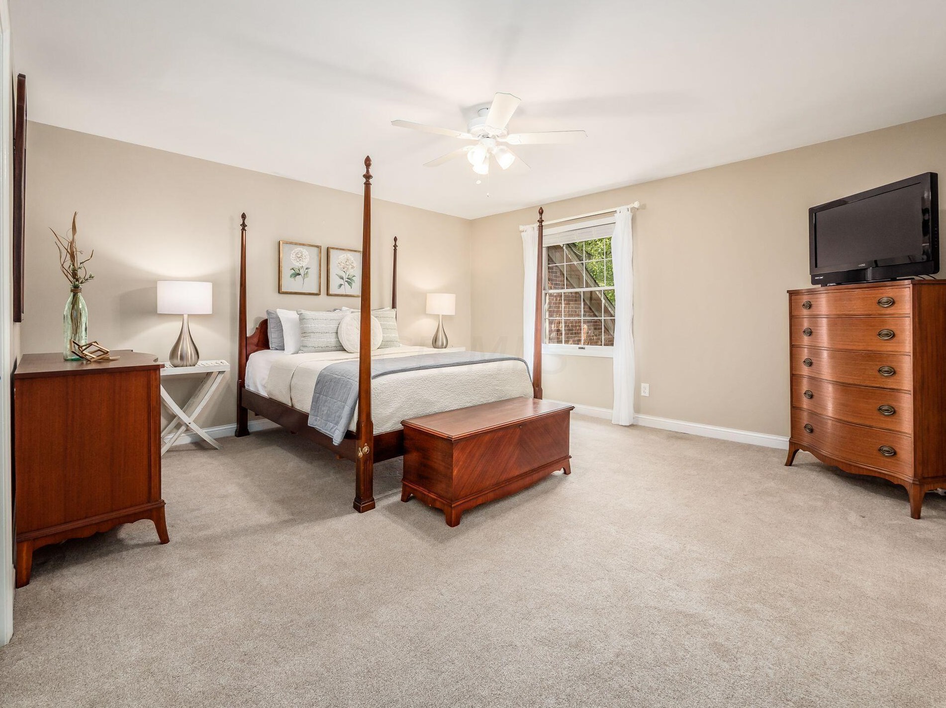 1211 Kenbrook Hills Dr, Columbus OH 43220-4968 exterior