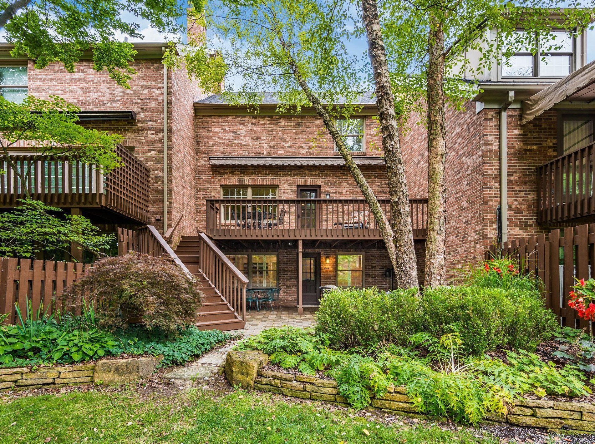 1211 Kenbrook Hills Dr, Columbus OH 43220-4968 exterior