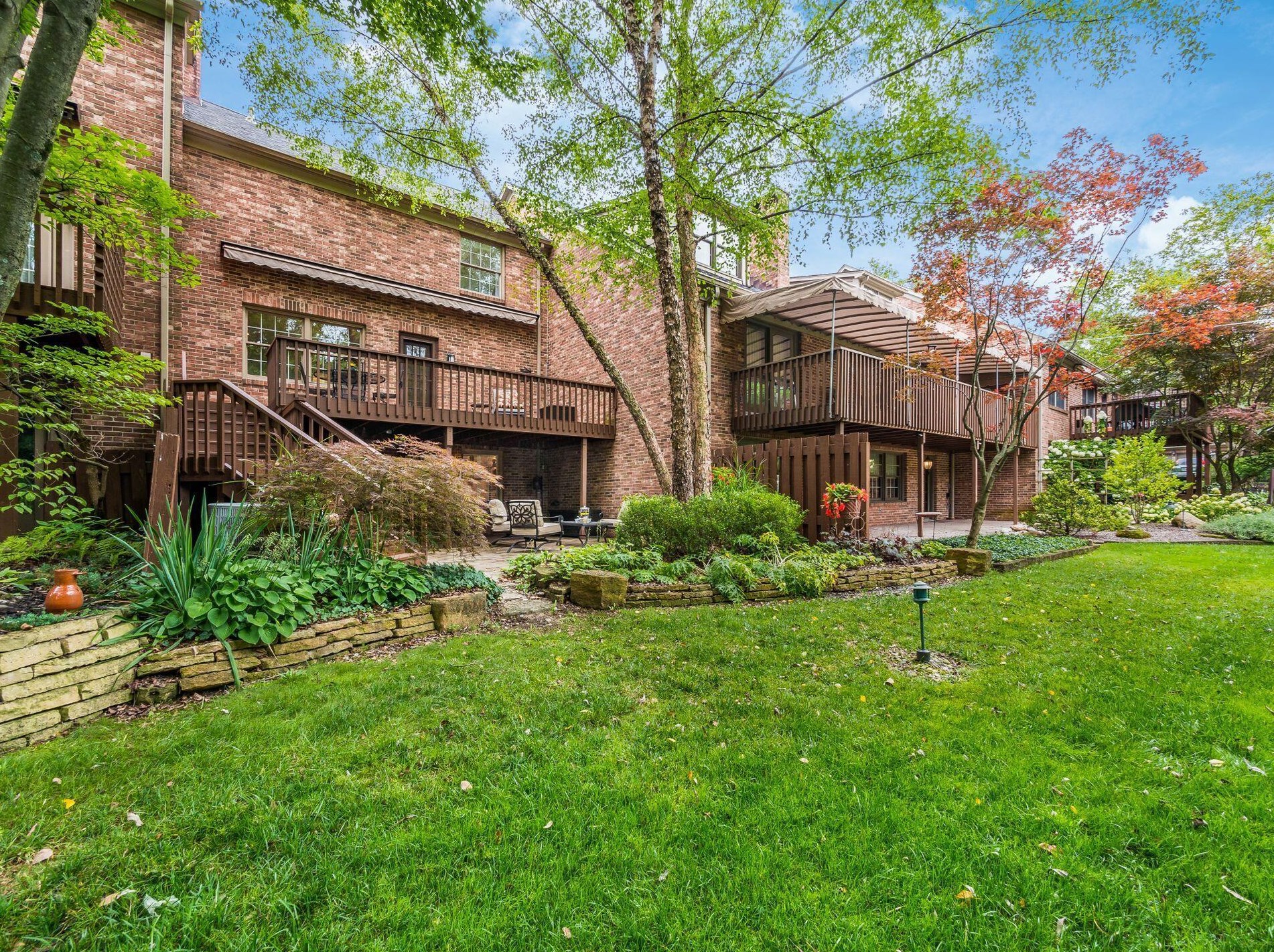 1211 Kenbrook Hills Dr, Columbus OH 43220-4968 exterior