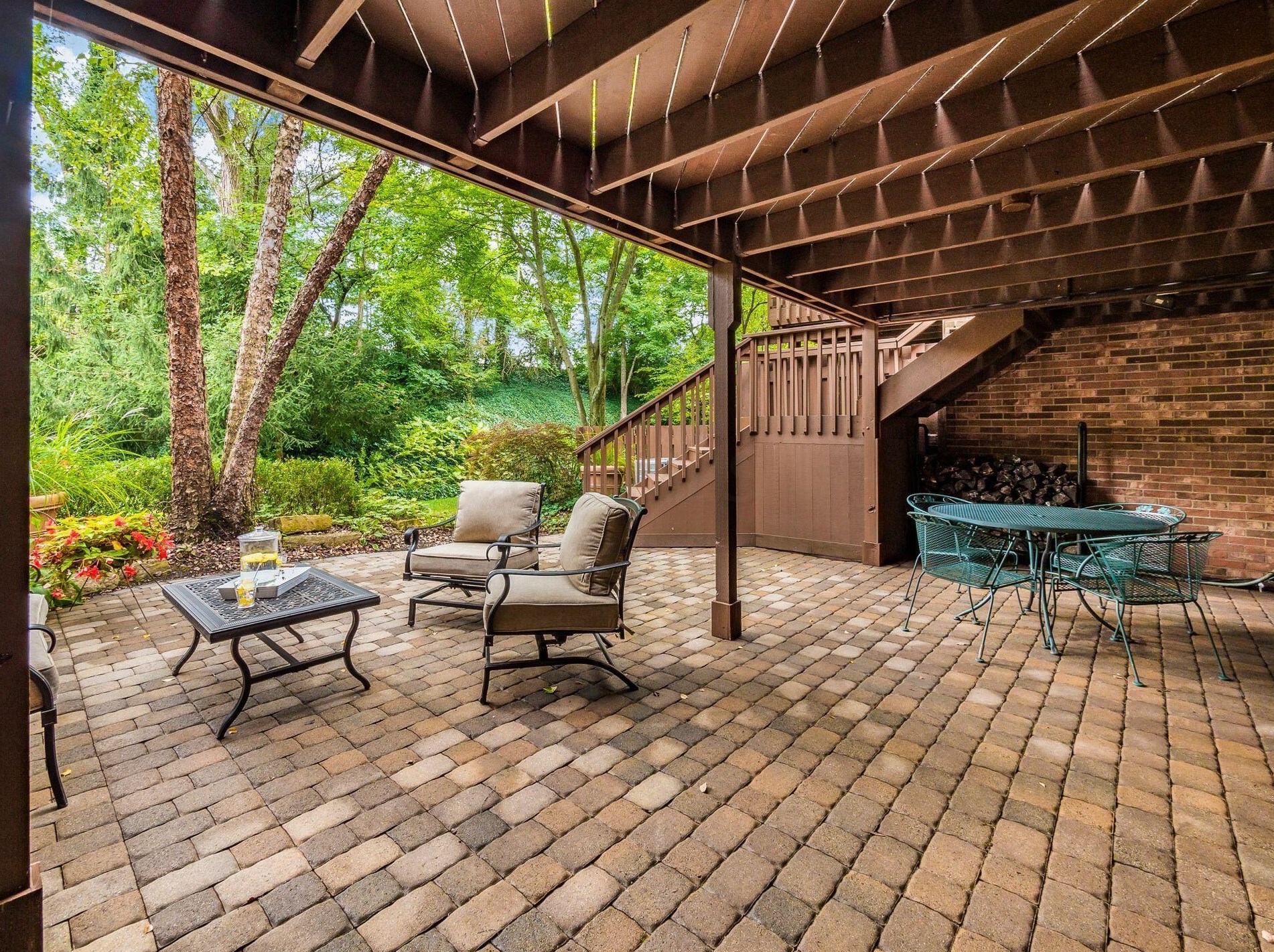 1211 Kenbrook Hills Dr, Columbus OH 43220-4968 exterior