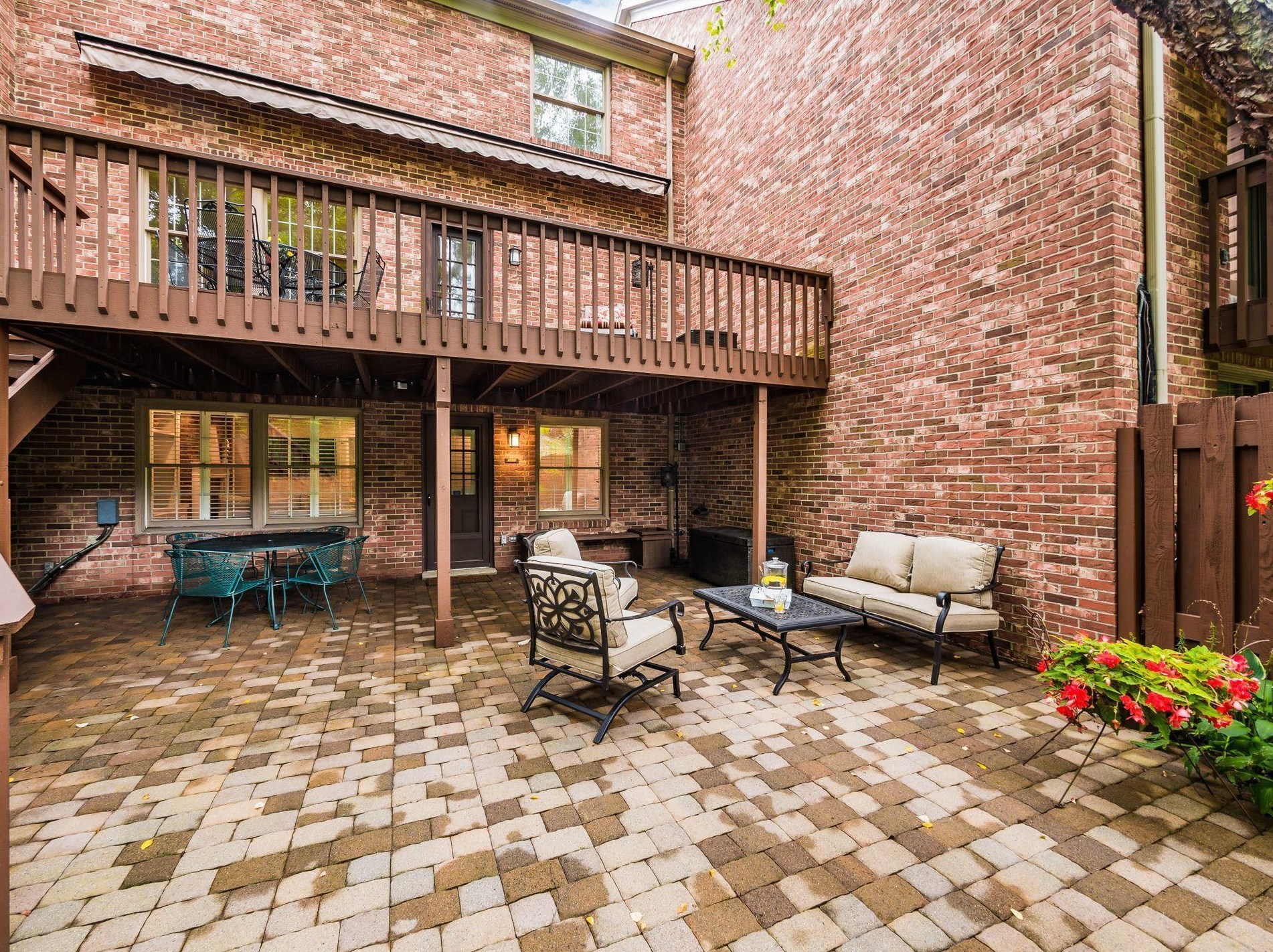 1211 Kenbrook Hills Dr, Columbus OH 43220-4968 exterior