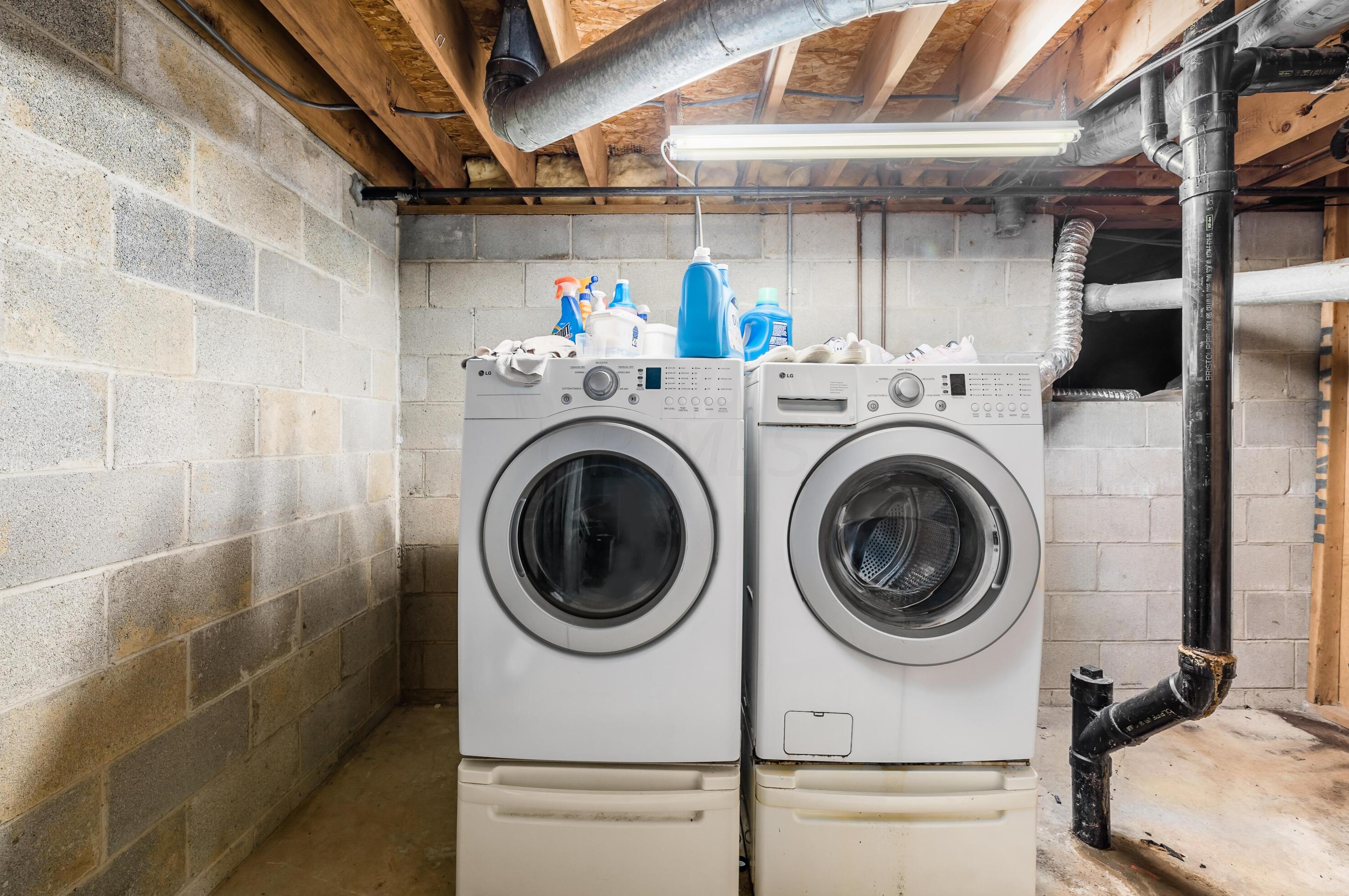 4108 Greenery Dr, Columbus OH 43207-4674 exterior