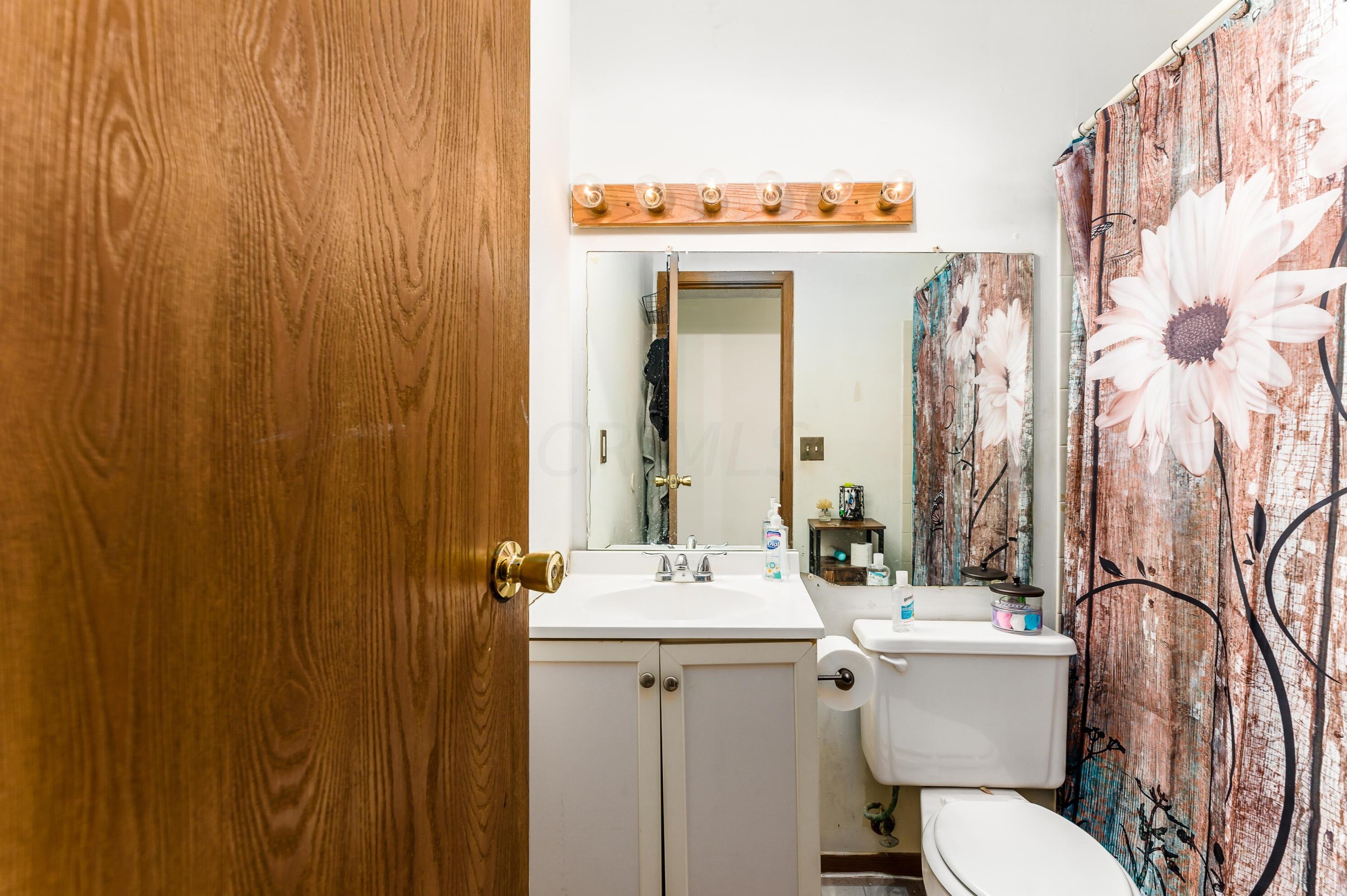 4108 Greenery Dr, Columbus OH 43207-4674 exterior