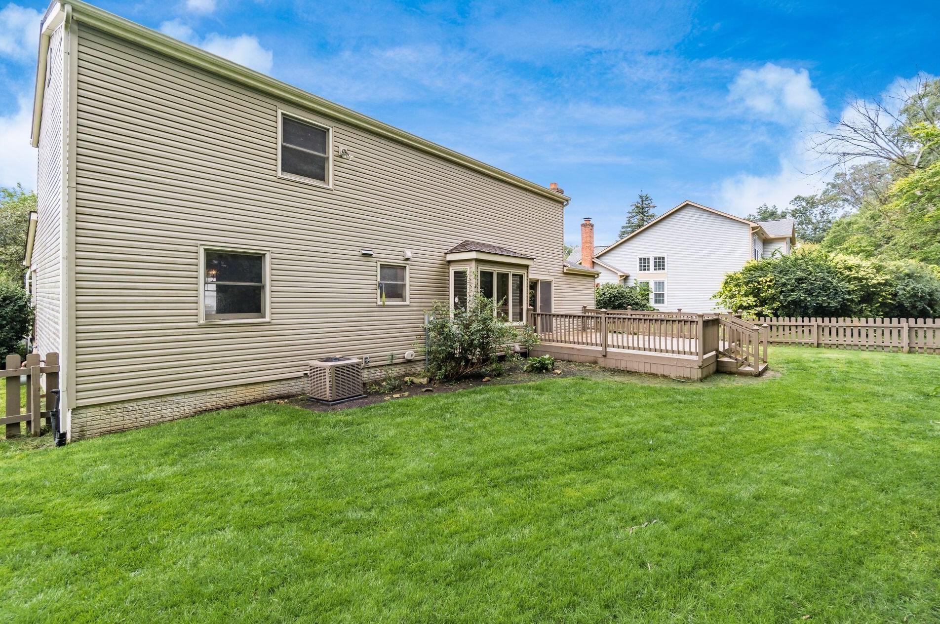 450 Whitley Dr, Columbus OH 43230-3635 exterior