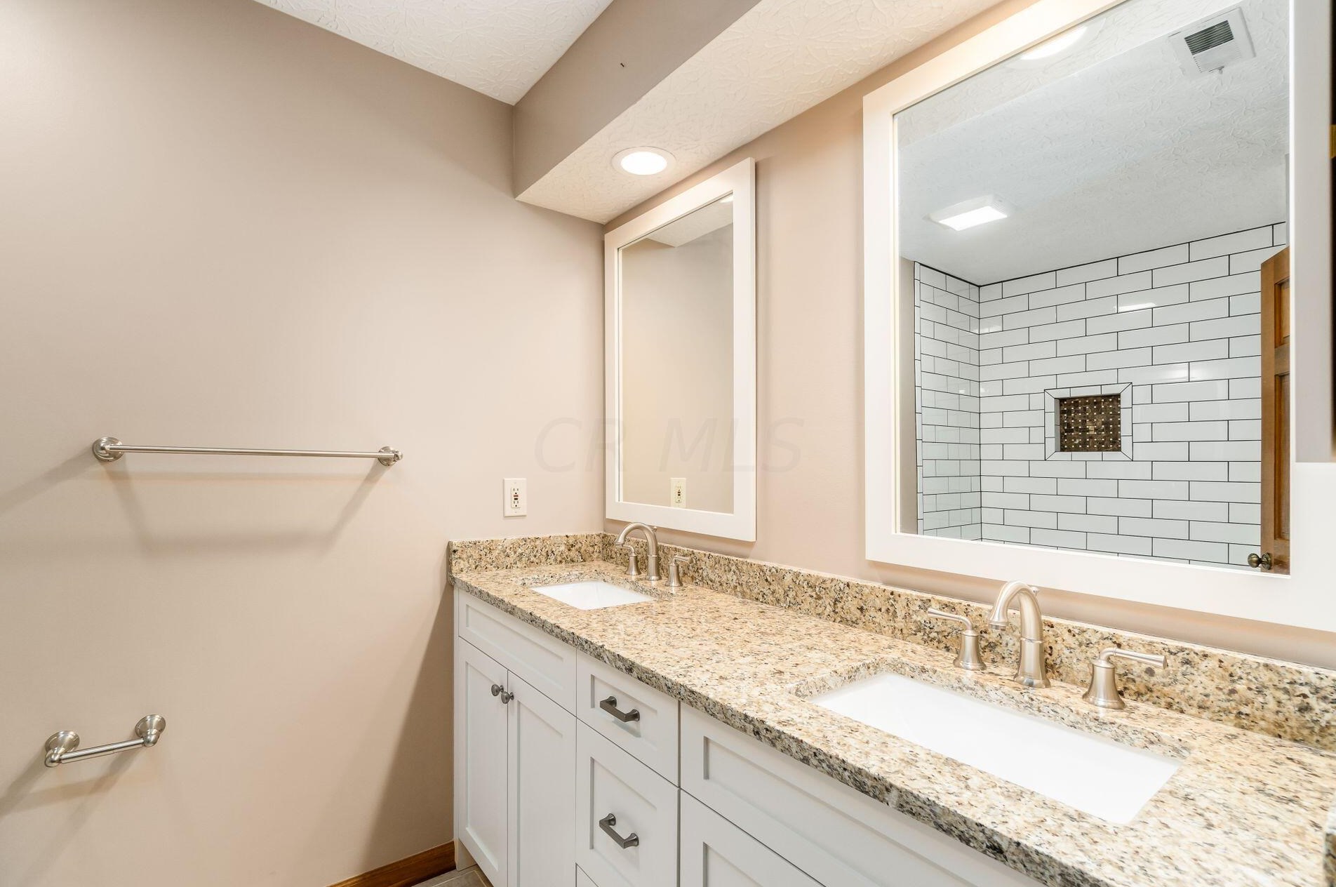 450 Whitley Dr, Columbus OH 43230-3635 exterior